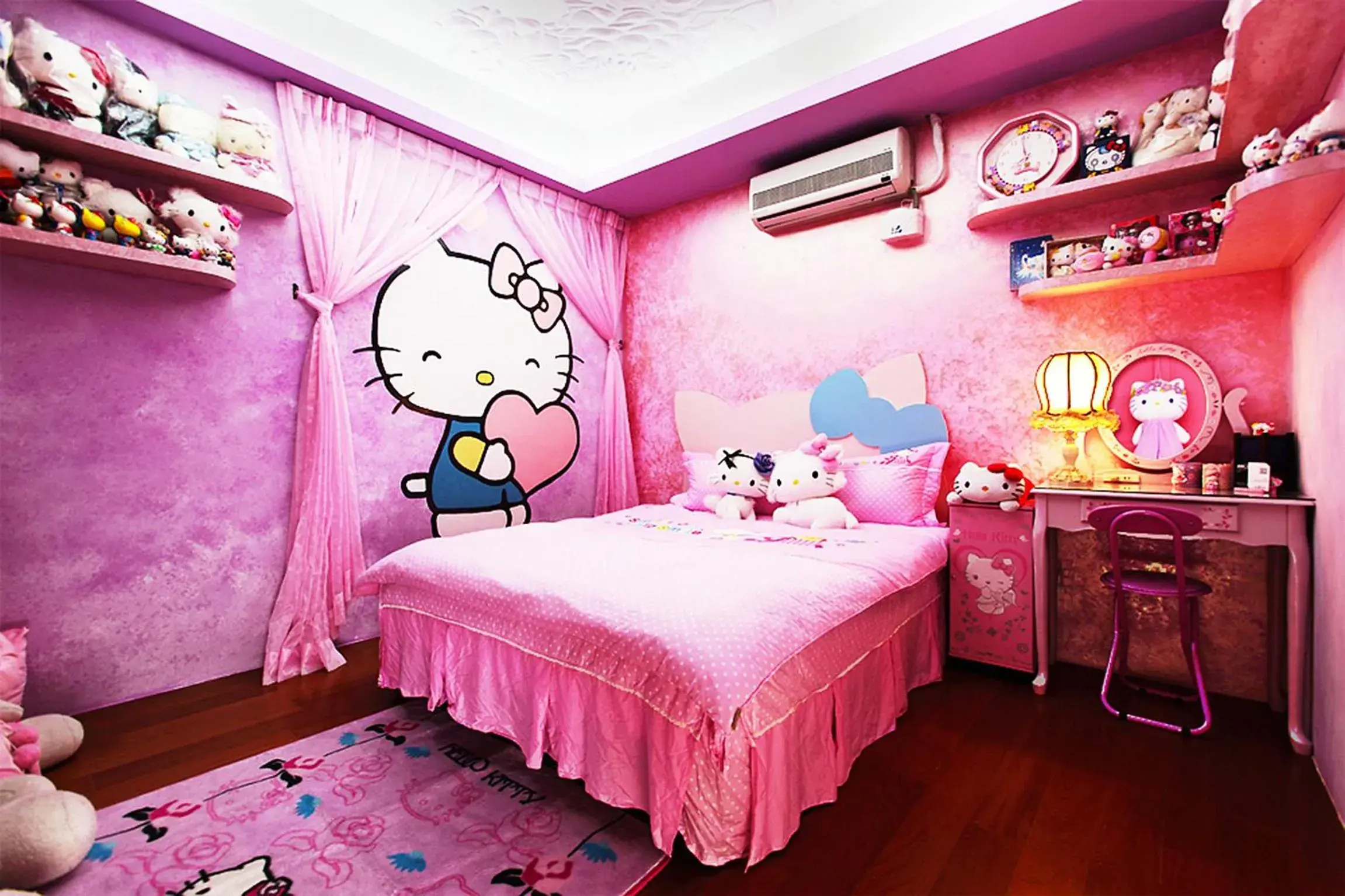 Standard Double Room - No Window in 3D Sunflower Embossed B&B Standard Double Room - No Window in 3D Sunflower Embossed B&B