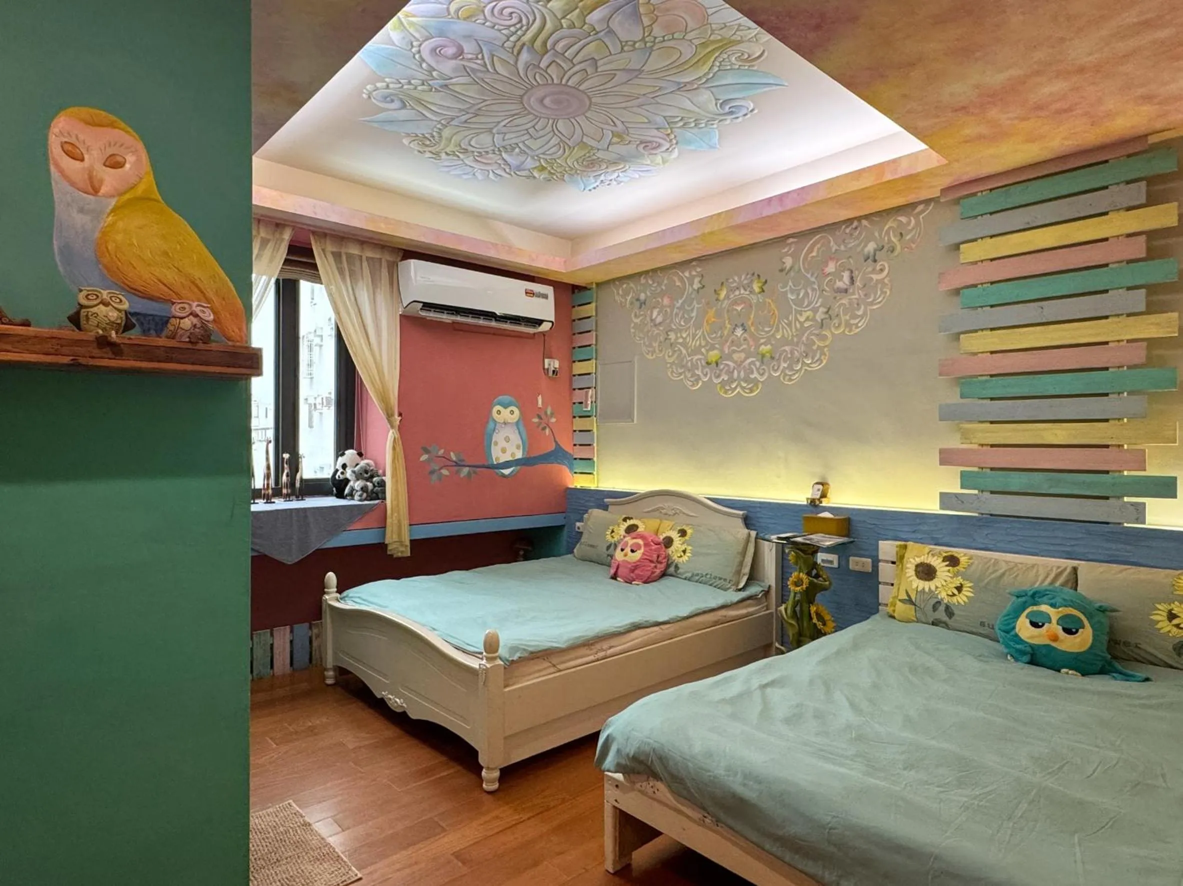 On site, Bed in 3D Sunflower Embossed B&B