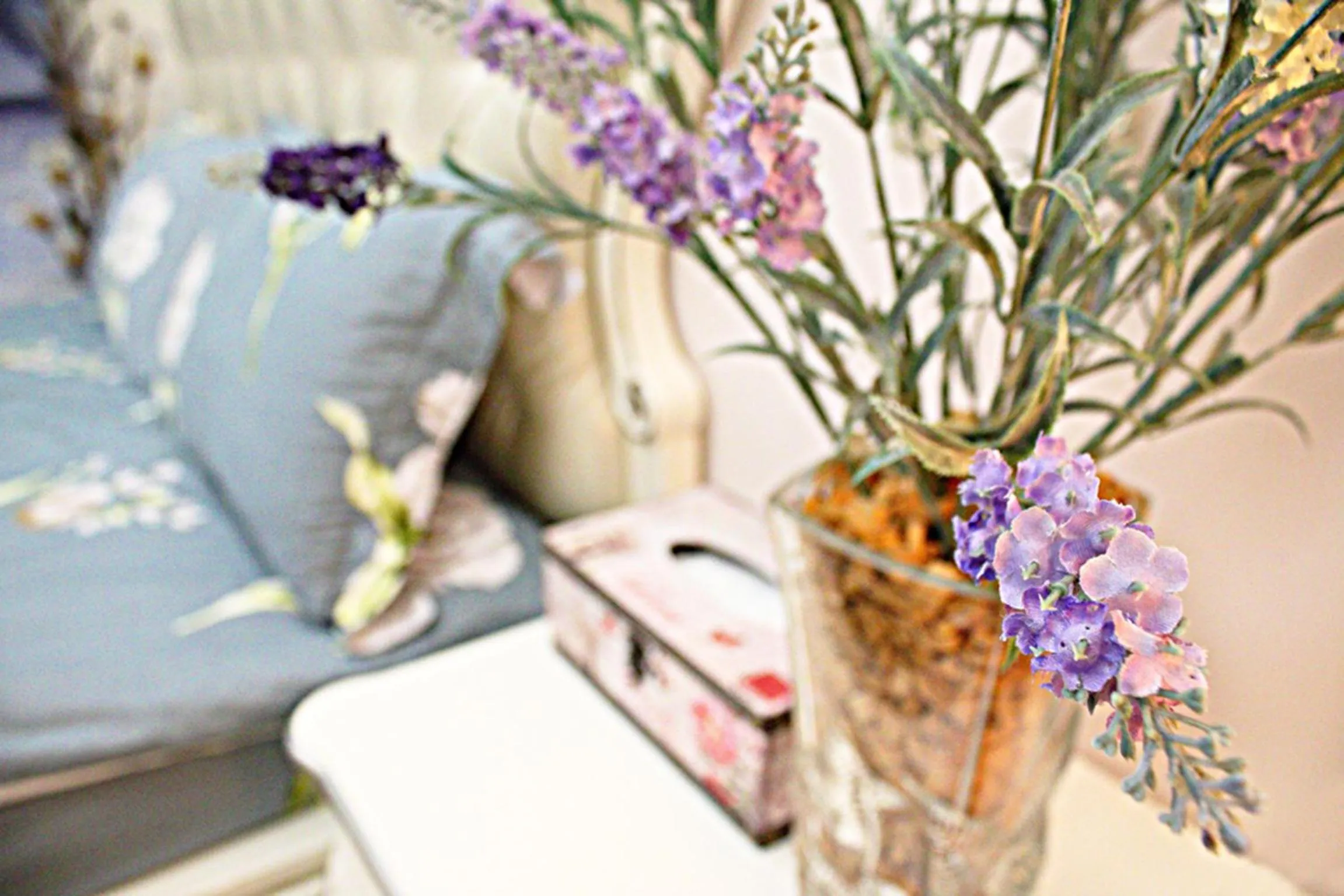Decorative detail in 3D Sunflower Embossed B&B