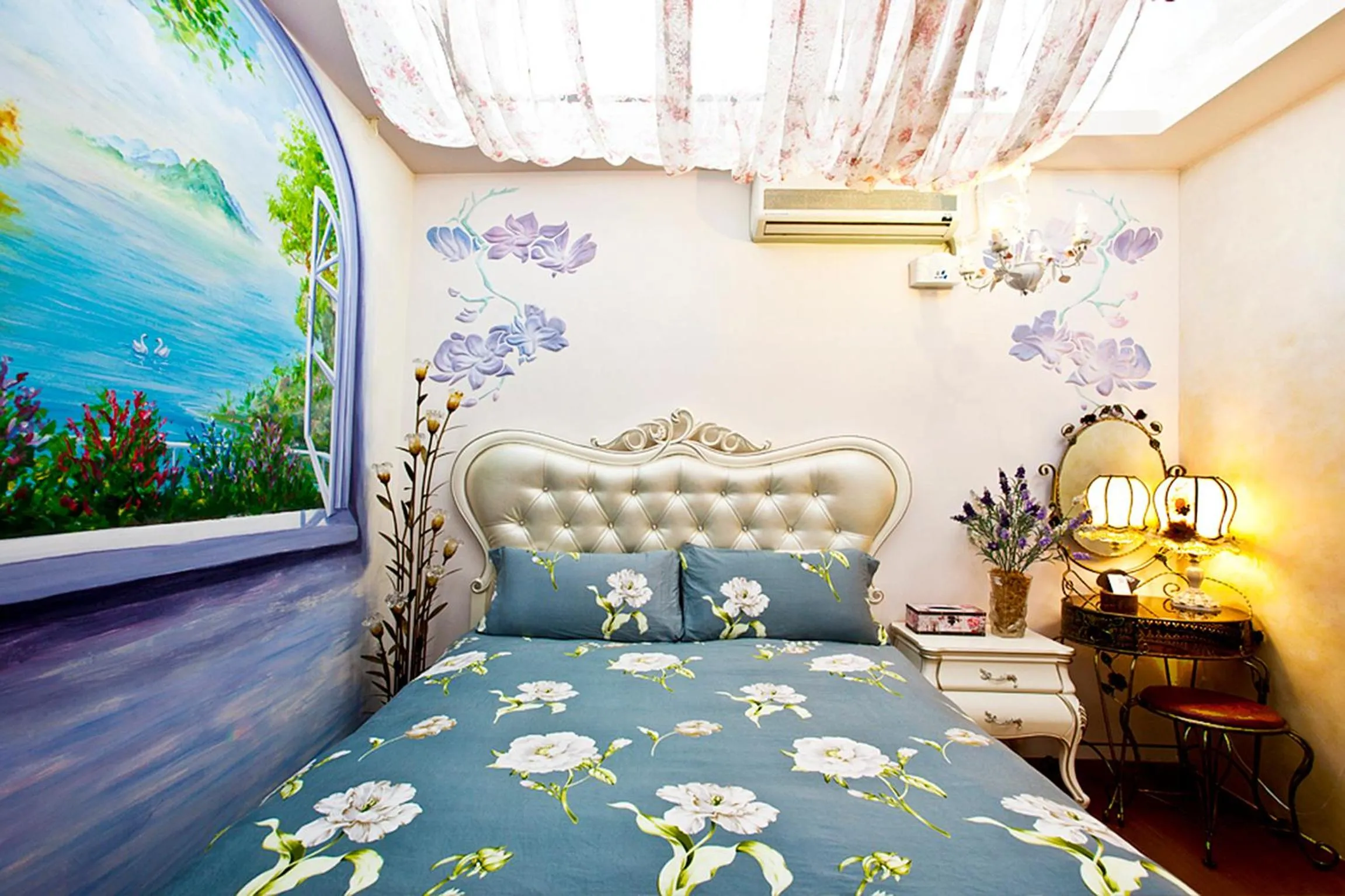 Photo of the whole room, Bed in 3D Sunflower Embossed B&B