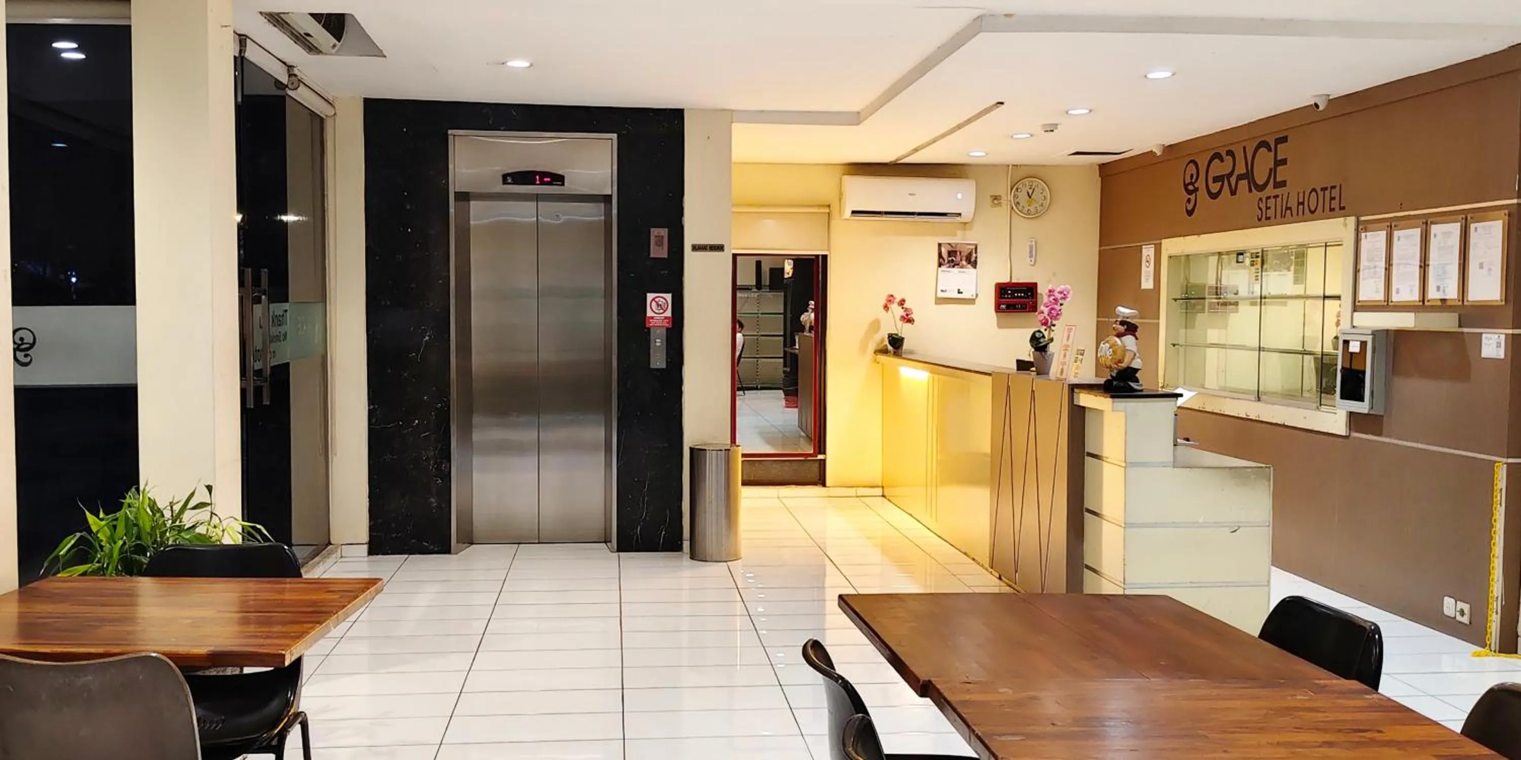 Lobby or reception in Grace Setia Hotel