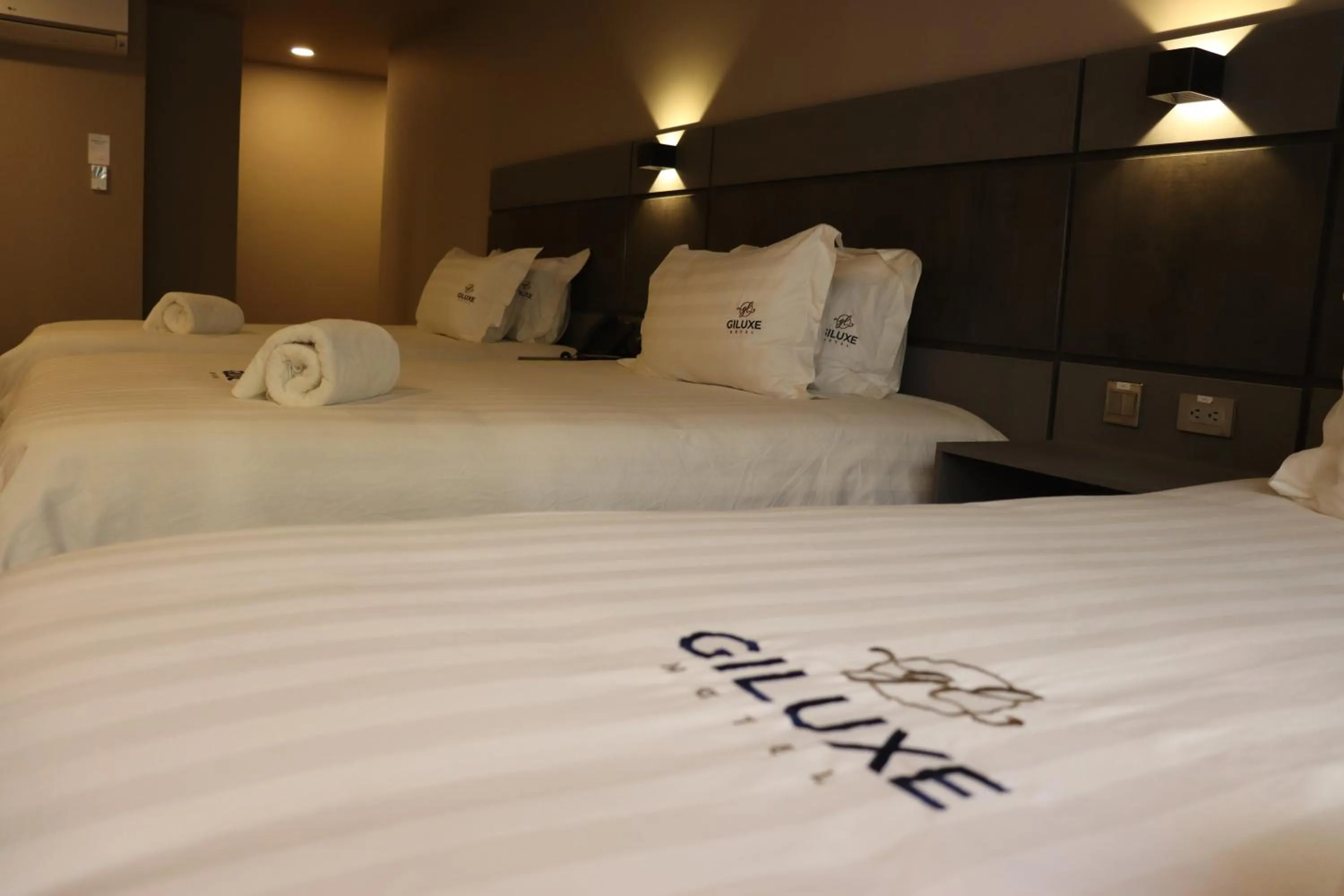 Bed in Giluxe Hotel