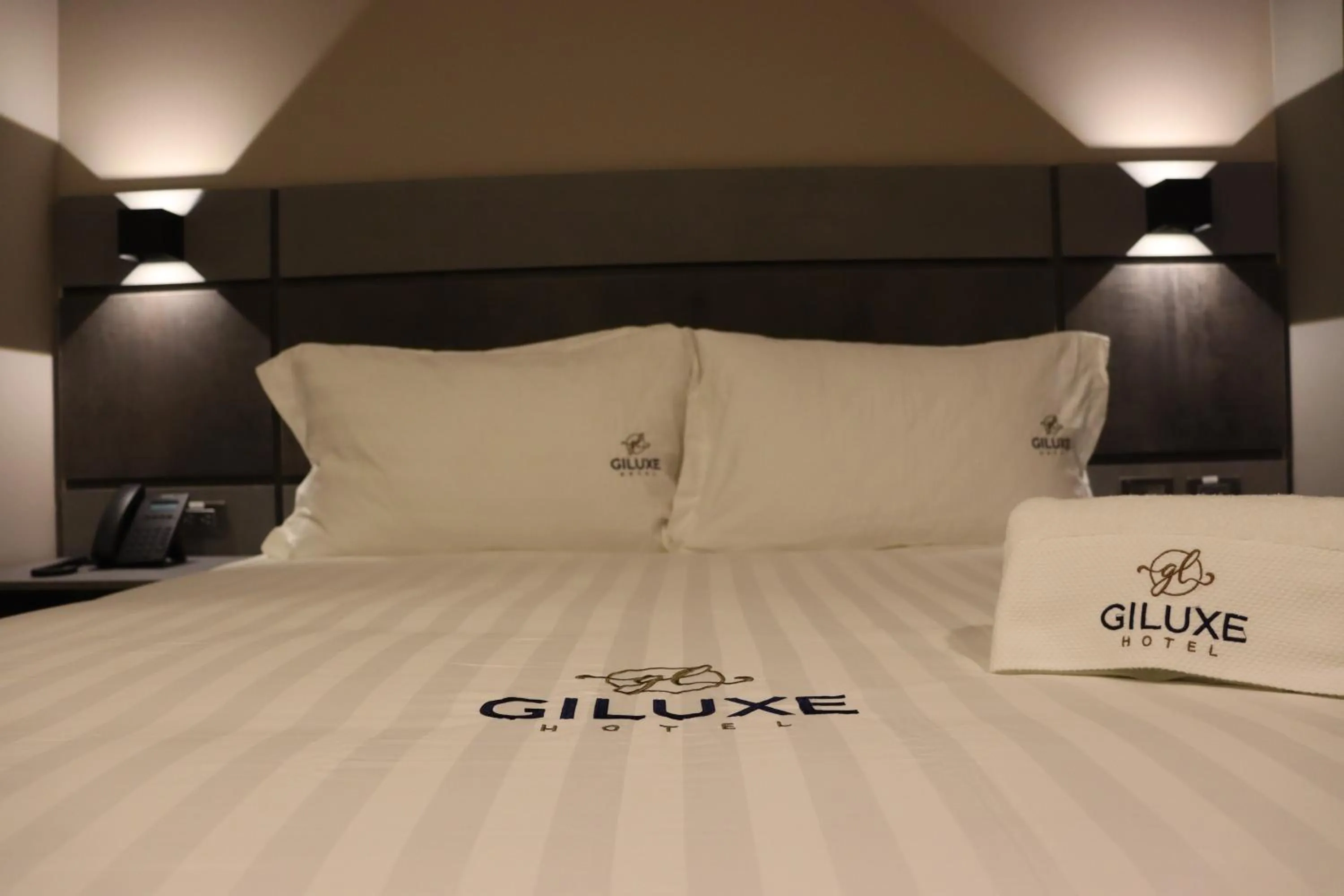 Bed in Giluxe Hotel