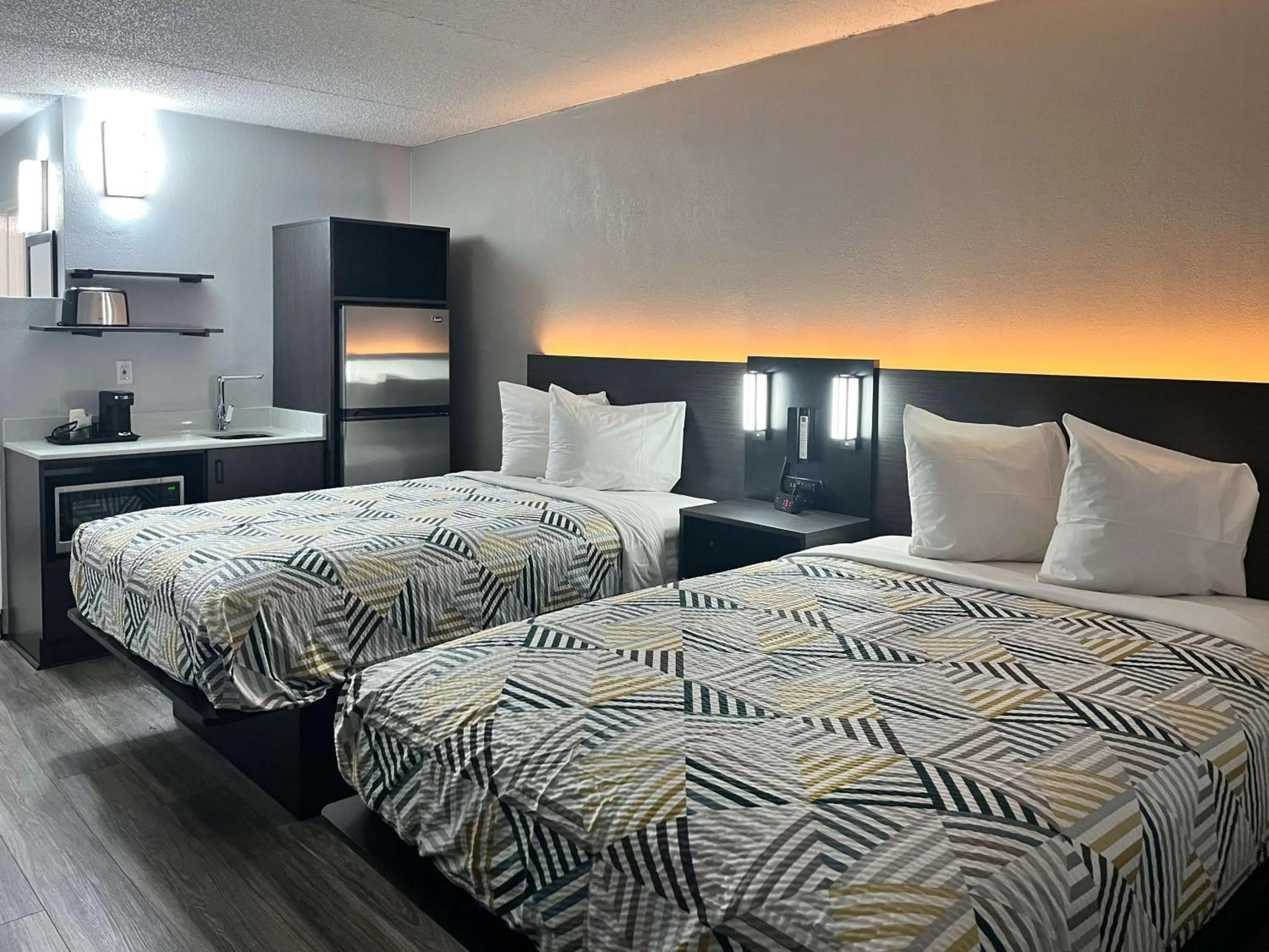 Bedroom, Bed in Studio 6 Rock Hill, SC Cherry Road