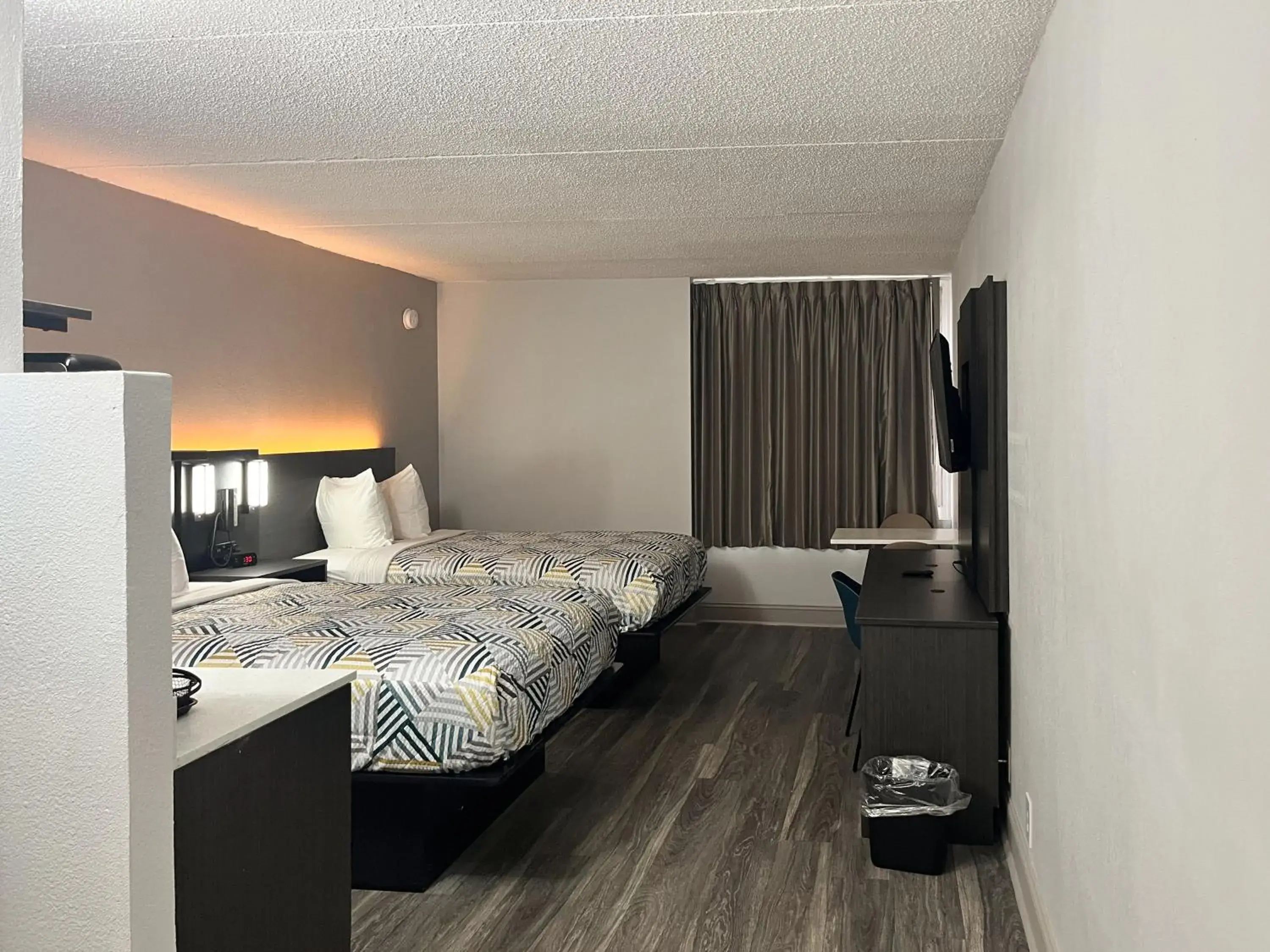 Quadruple Room - Disability Access - Non-Smoking in Studio 6 Rock Hill, SC Cherry Road Quadruple Room - Disability Access - Non-Smoking in Studio 6 Rock Hill, SC Cherry Road