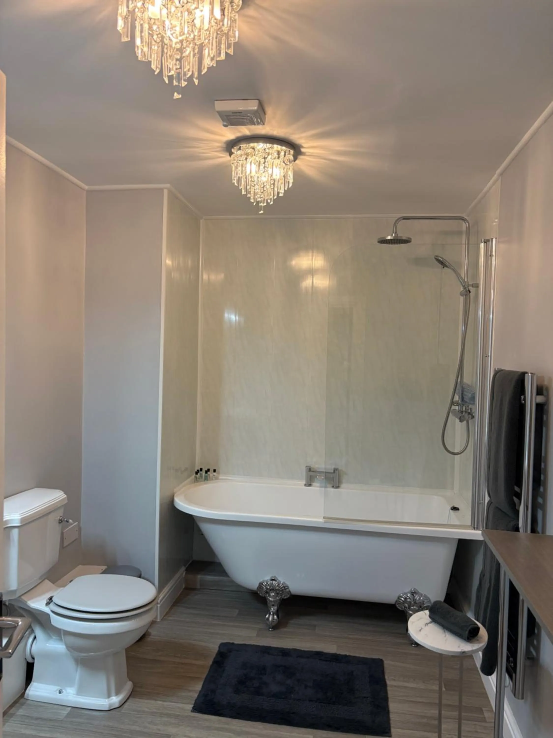 Bath in Sporting Lodge Inn Middlesbrough