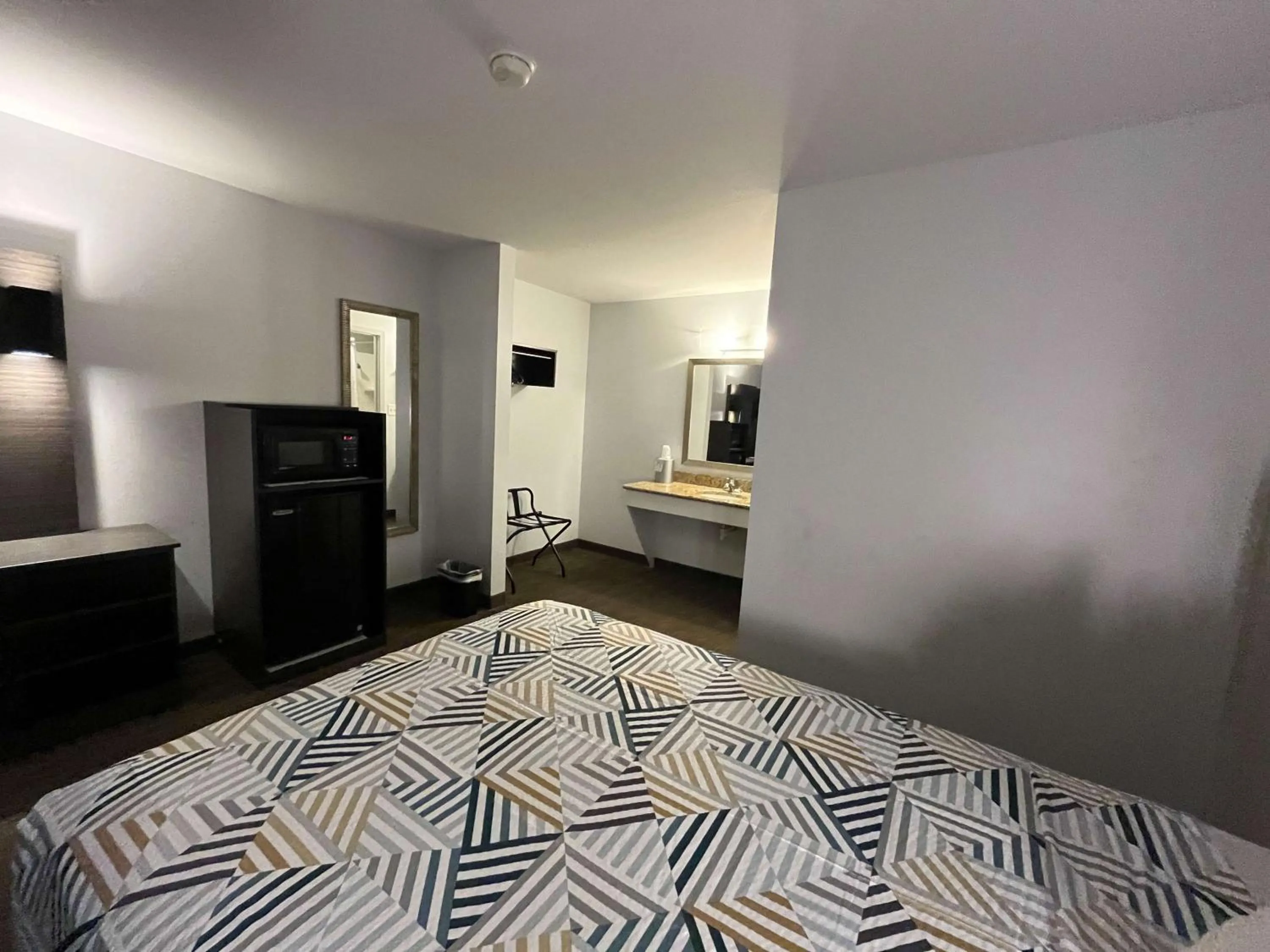 Bedroom, Bed in Motel 6 Junction, TX Llano River