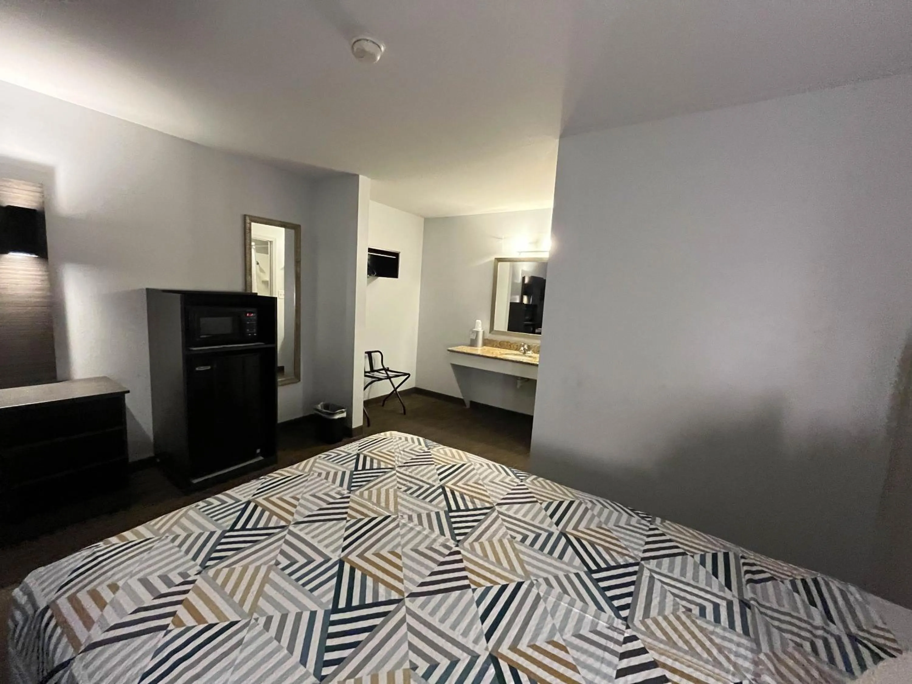 Bedroom, Bed in Motel 6 Junction, TX Llano River