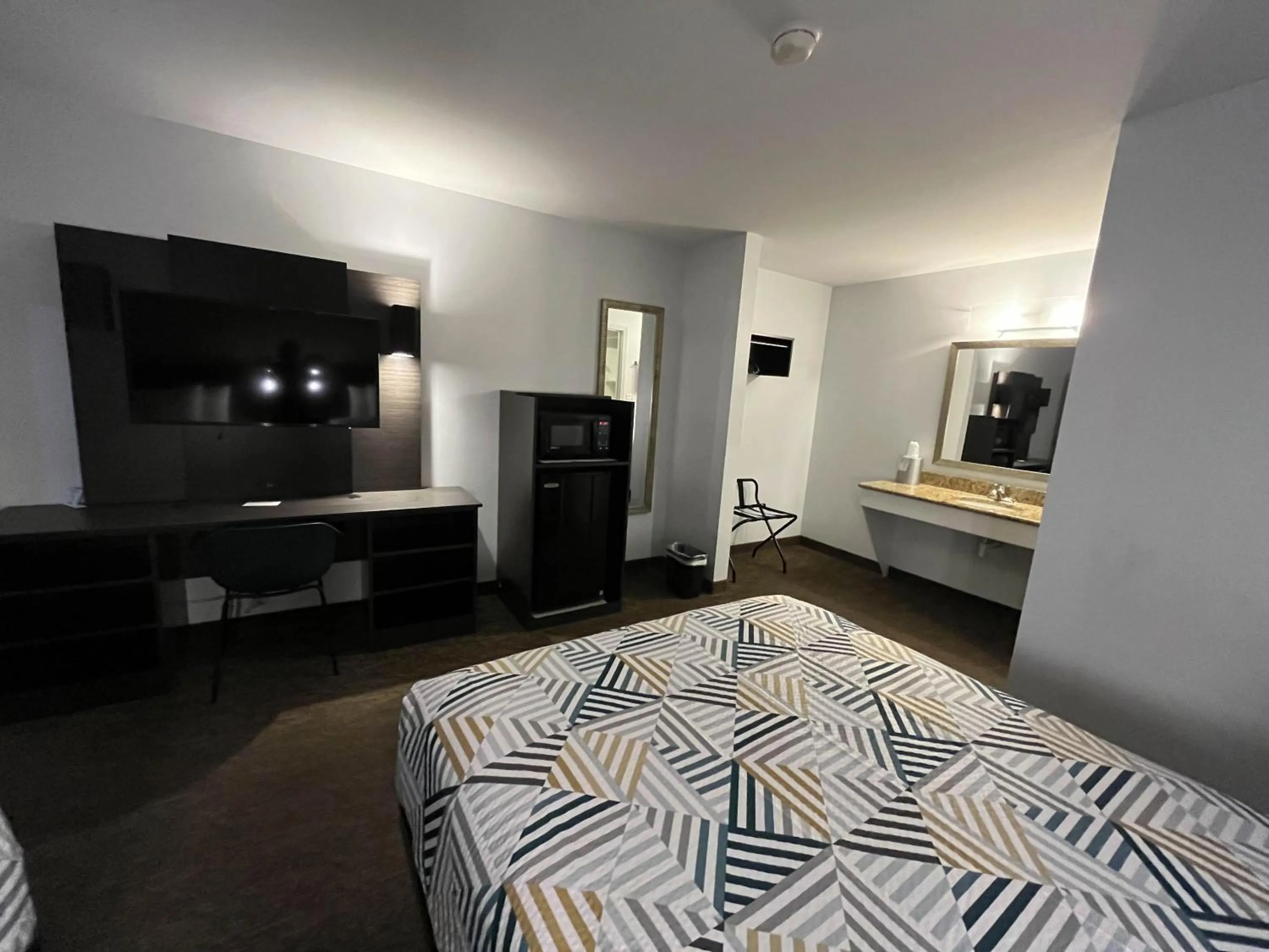 Bedroom, Bed in Motel 6 Junction, TX Llano River