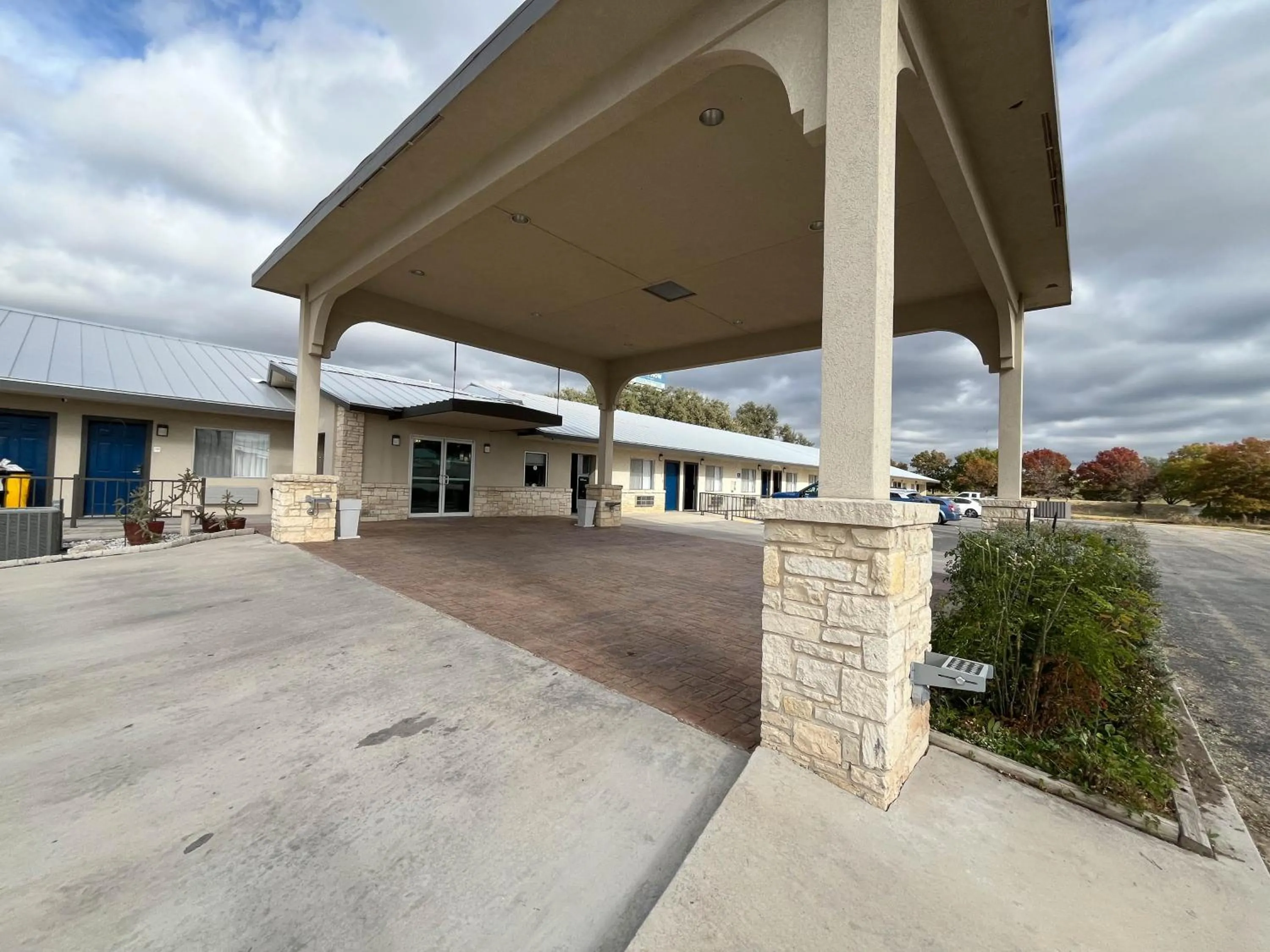 Property building in Motel 6 Junction, TX Llano River