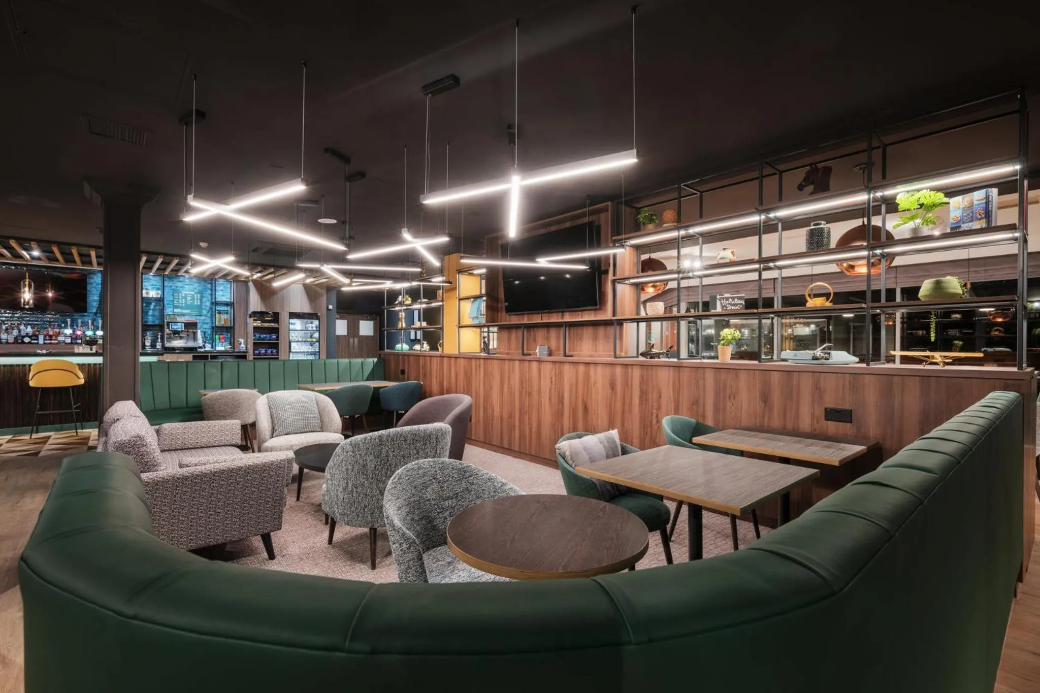 Lounge or bar in Holiday Inn York by IHG