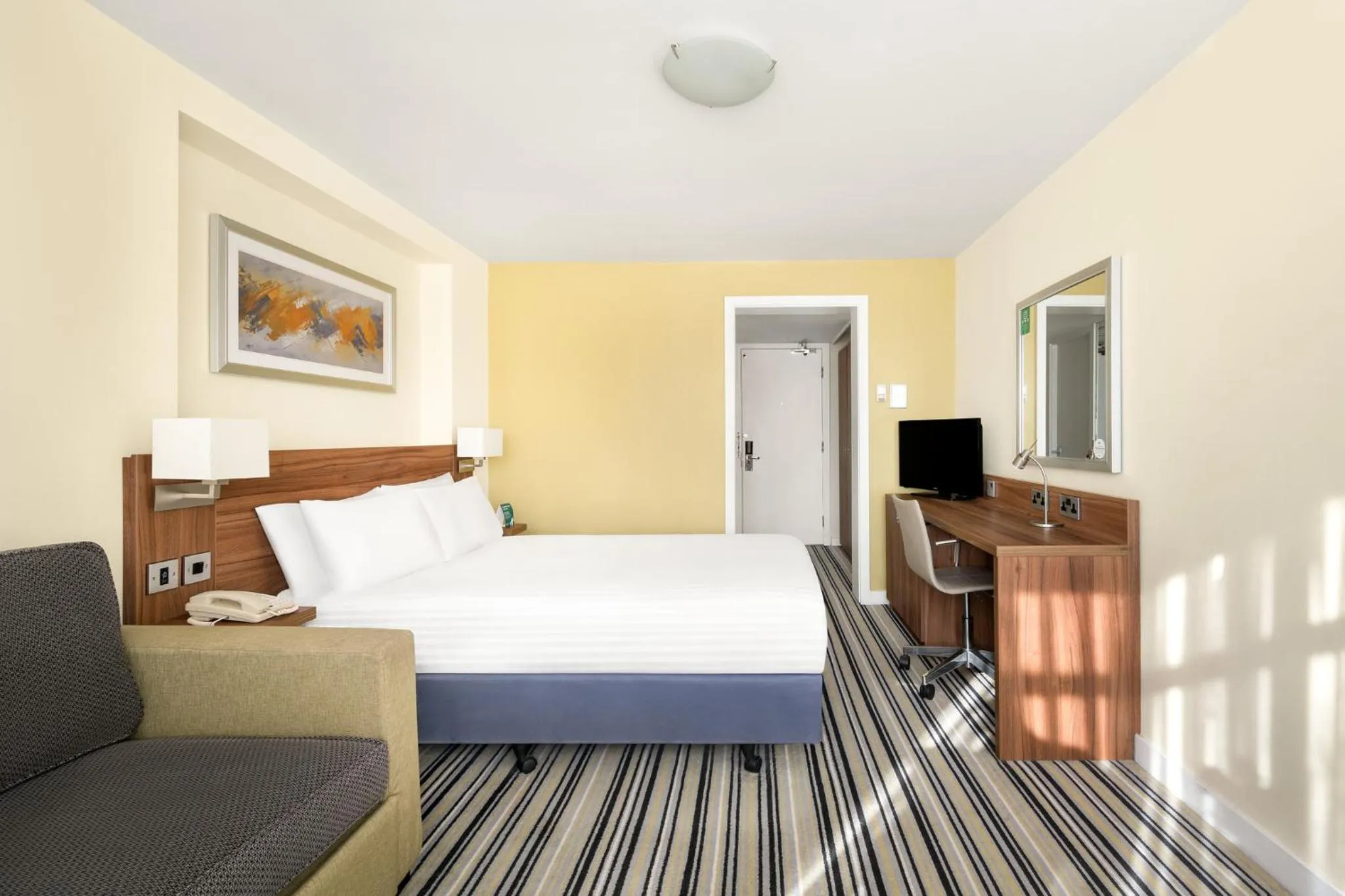 Photo of the whole room, Bed in Holiday Inn York by IHG