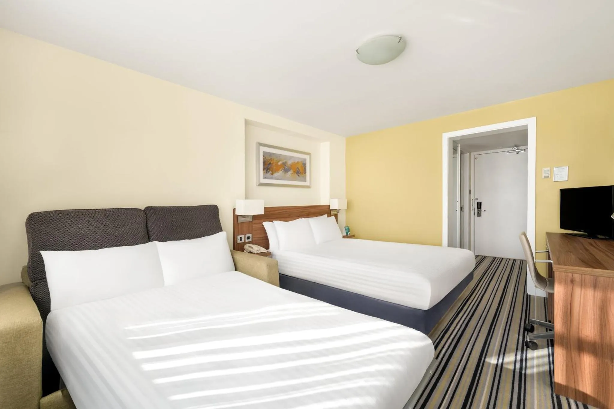 Photo of the whole room, Bed in Holiday Inn York by IHG