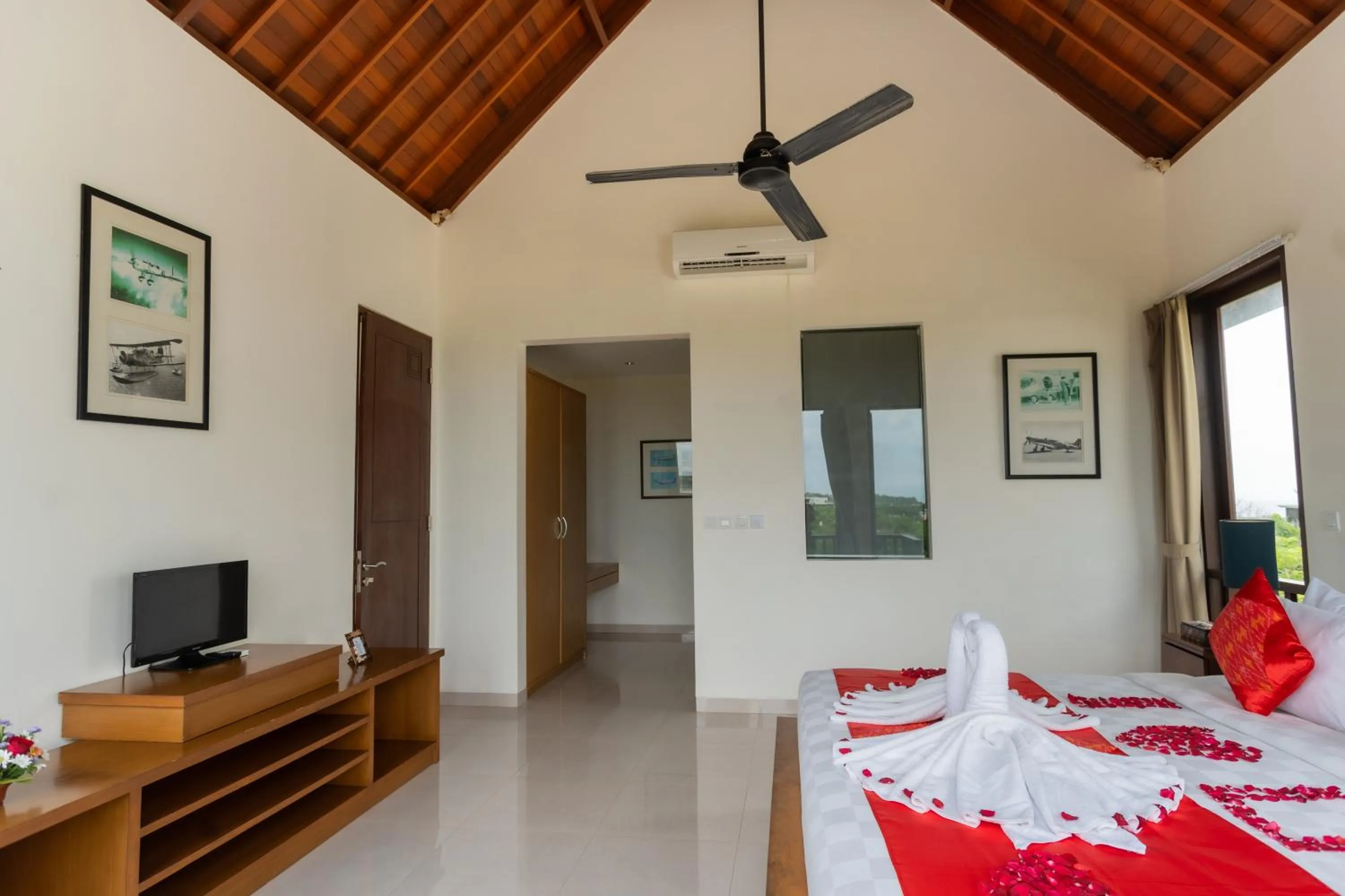 TV and multimedia, Bed in Jimbaran Sea View Villa