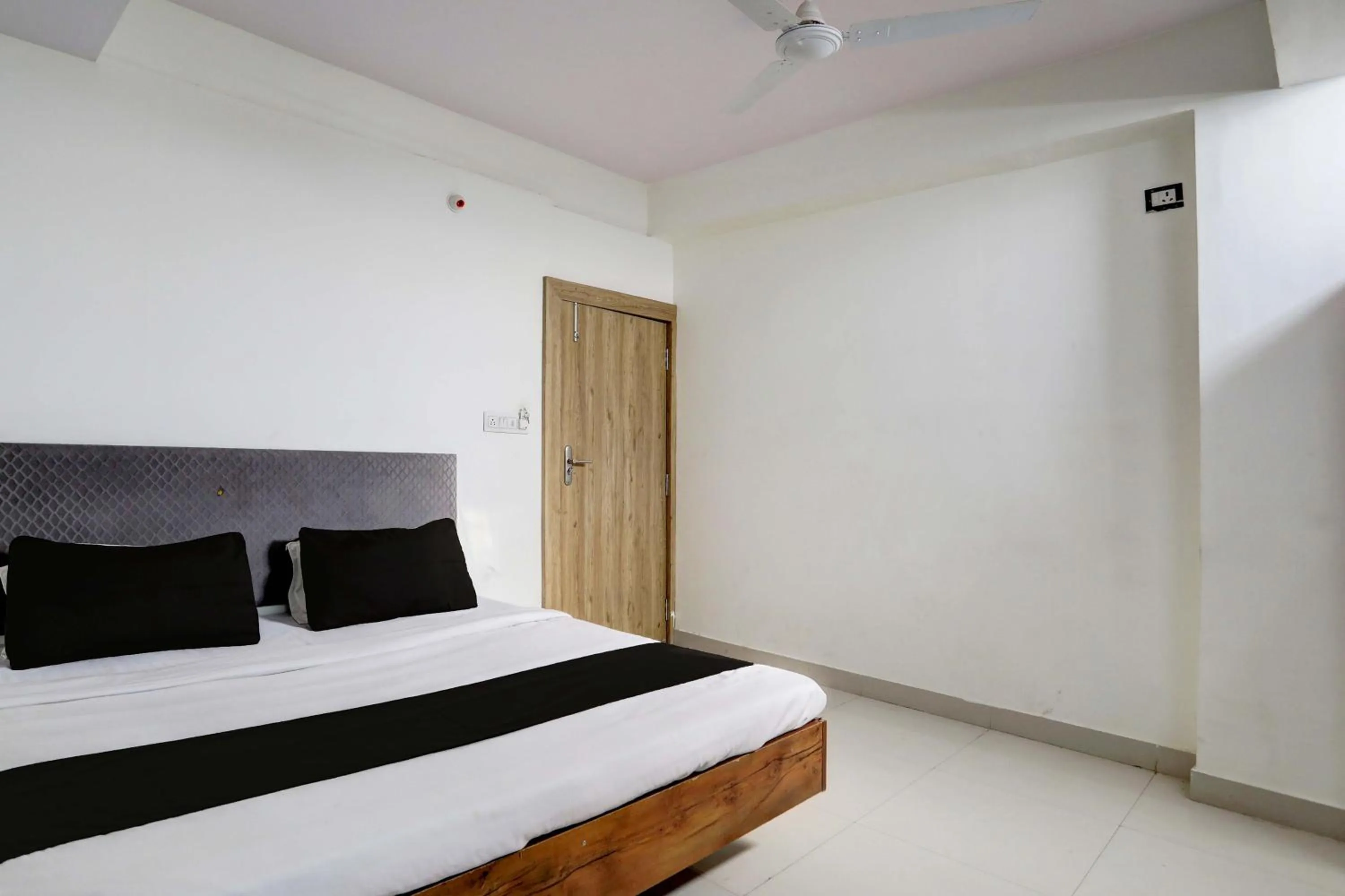 Bedroom, Bed in Hotel O SK Residency