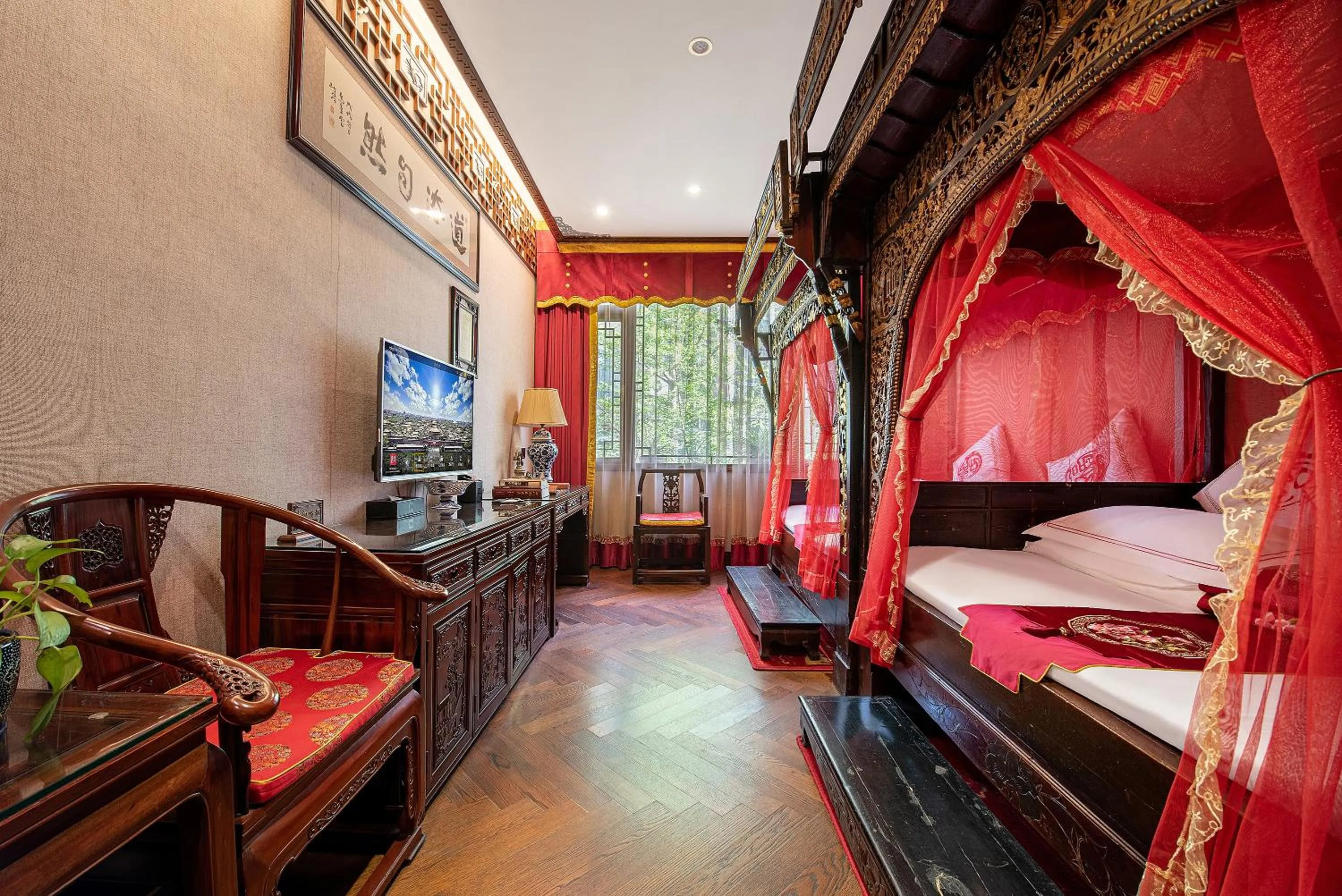 Photo of the whole room, Bed in ChengDu Wuhou Temple Han Dynasty Hotel