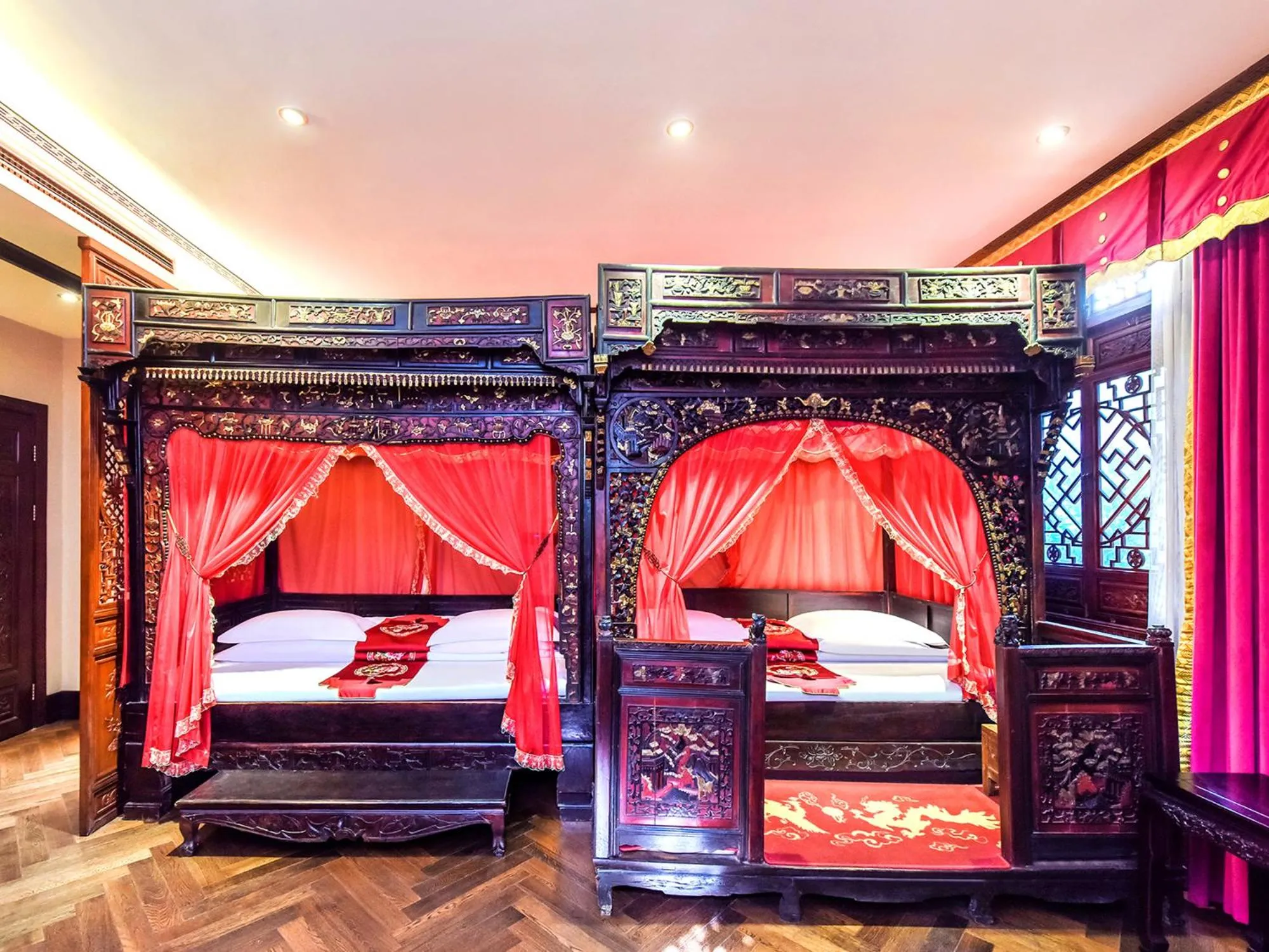 Photo of the whole room, Bed in ChengDu Wuhou Temple Han Dynasty Hotel