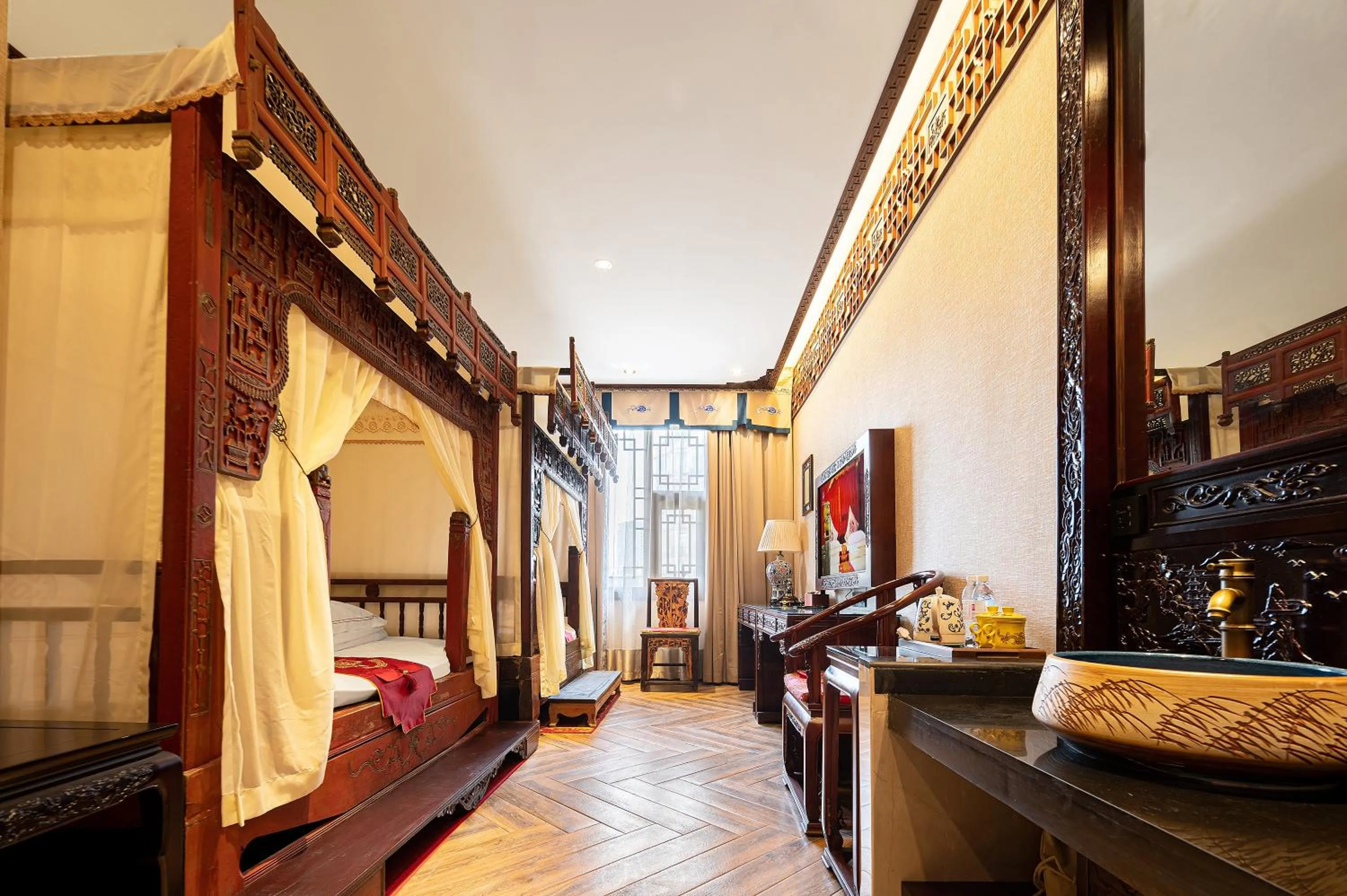 Photo of the whole room, Bed in ChengDu Wuhou Temple Han Dynasty Hotel