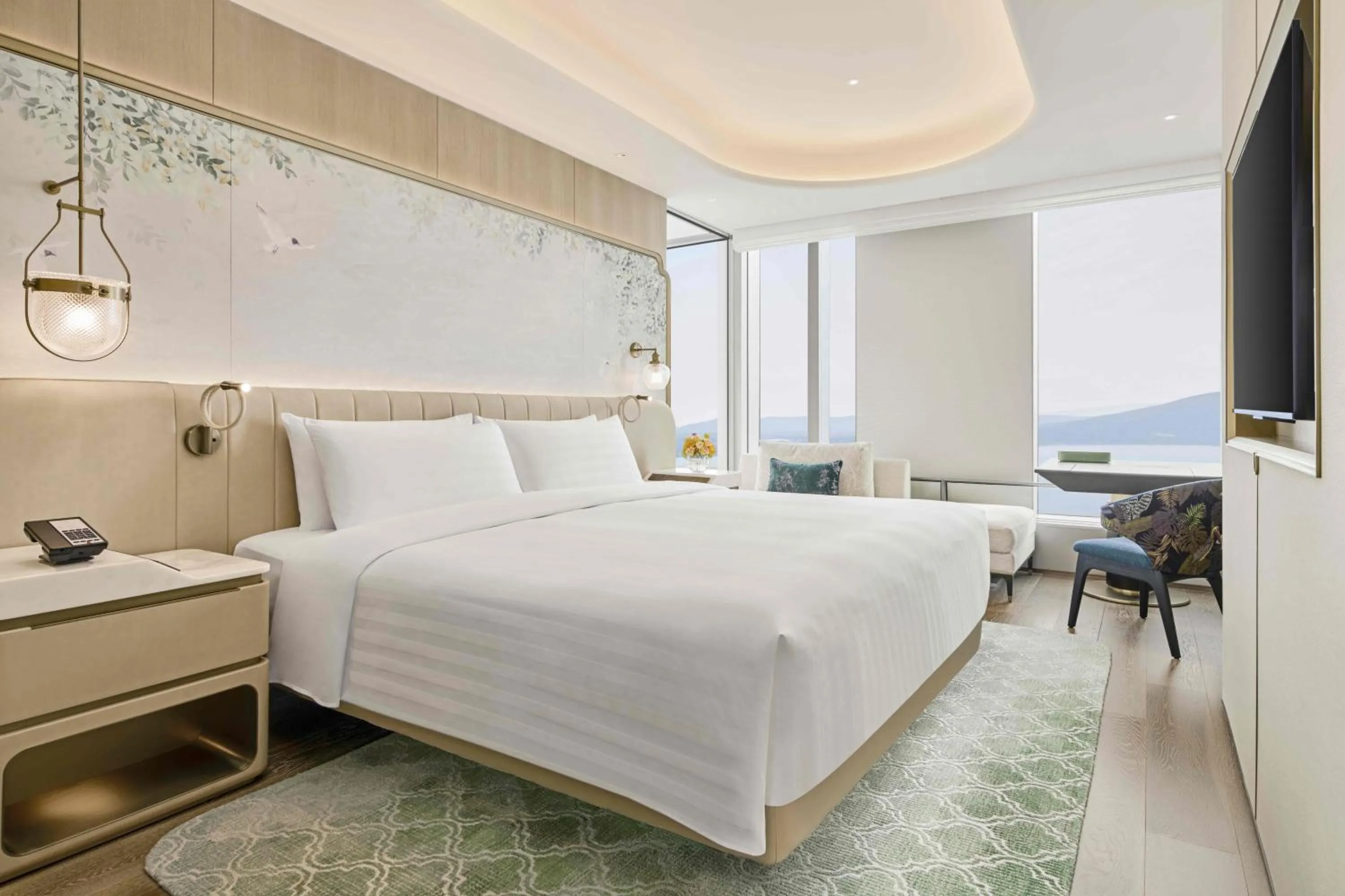 Photo of the whole room, Bed in Shangri-La Nanshan, Shenzhen