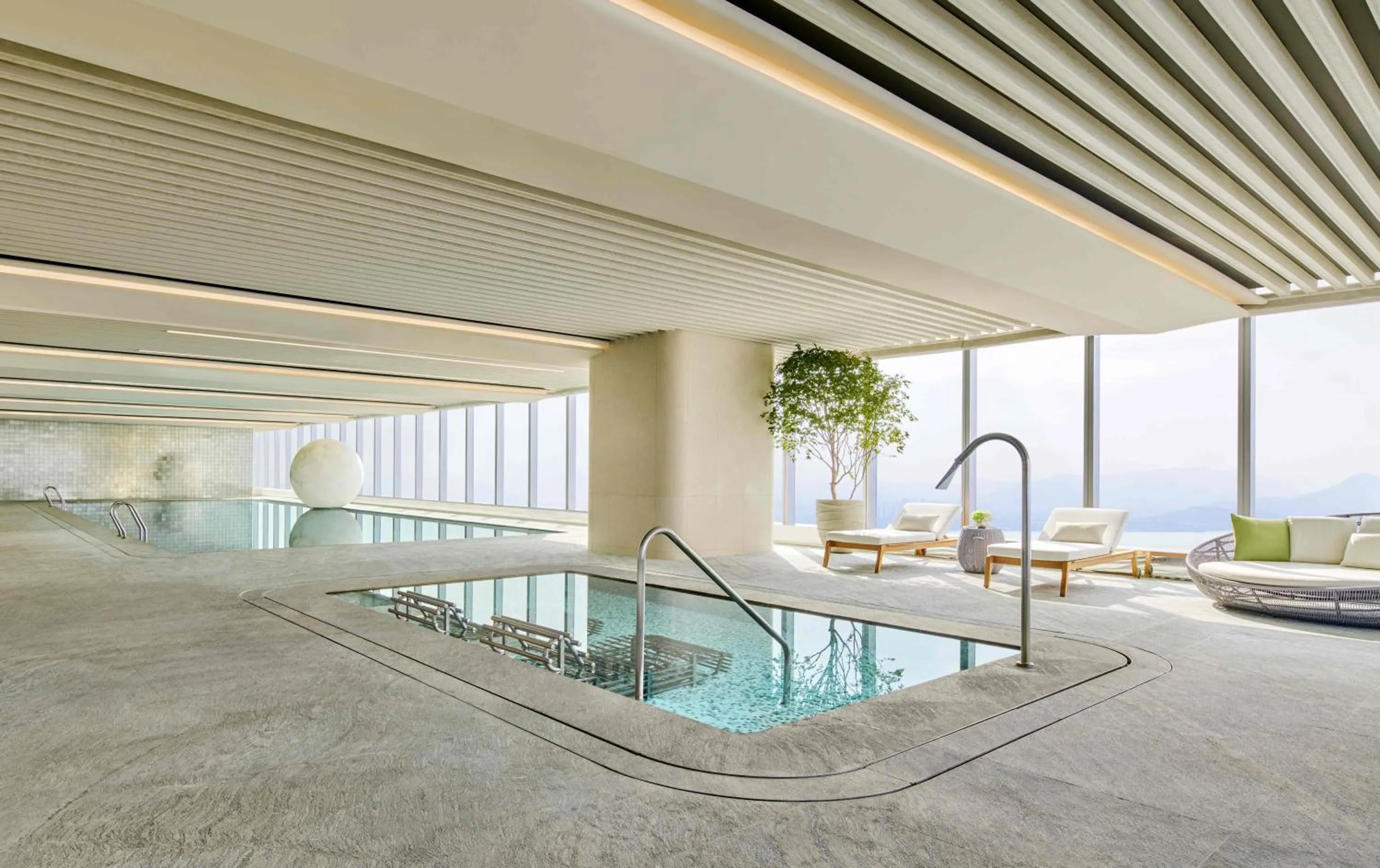 Swimming pool in Shangri-La Nanshan, Shenzhen