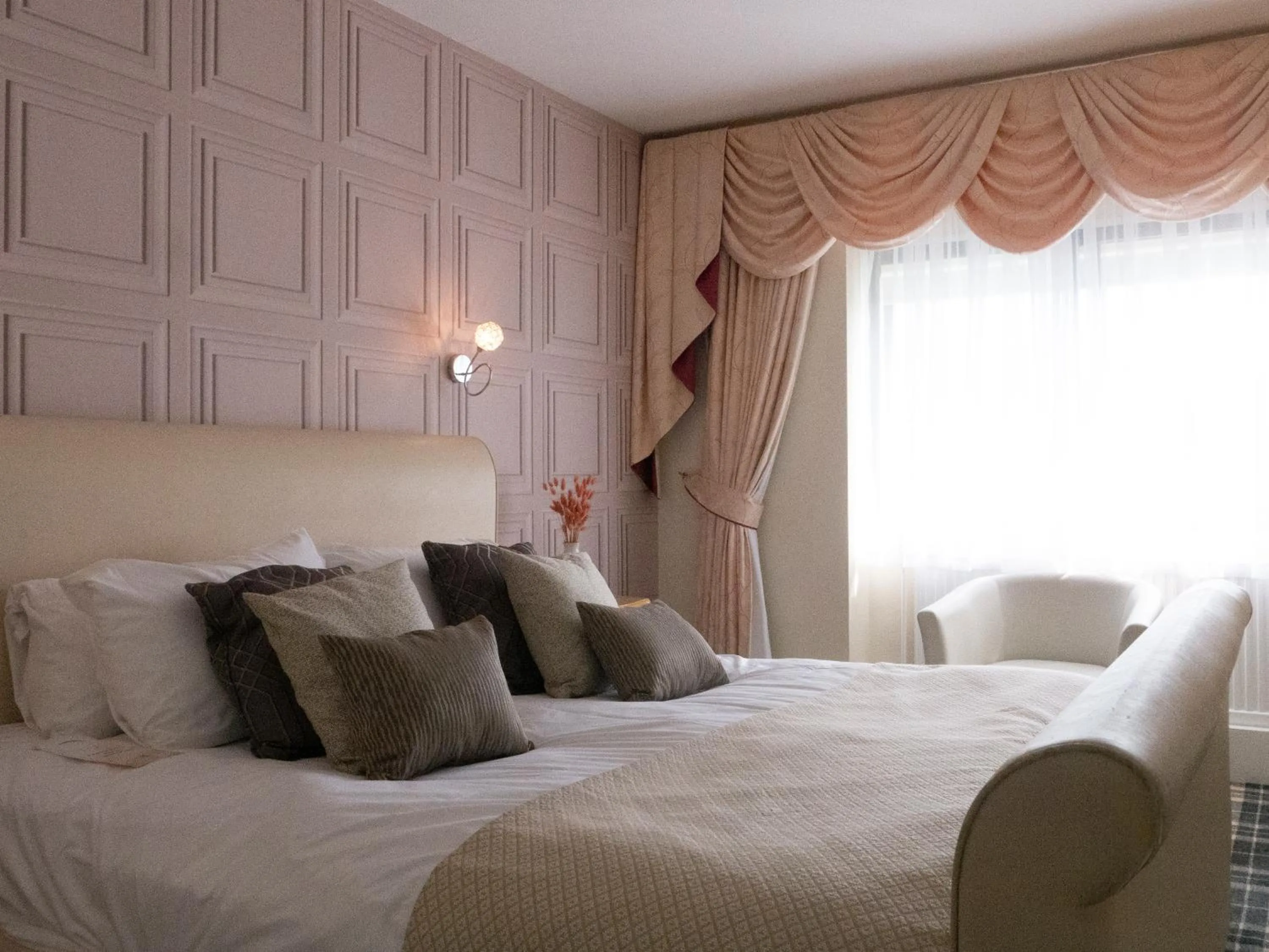 Bedroom, Bed in Britannia Hotel Newcastle Airport