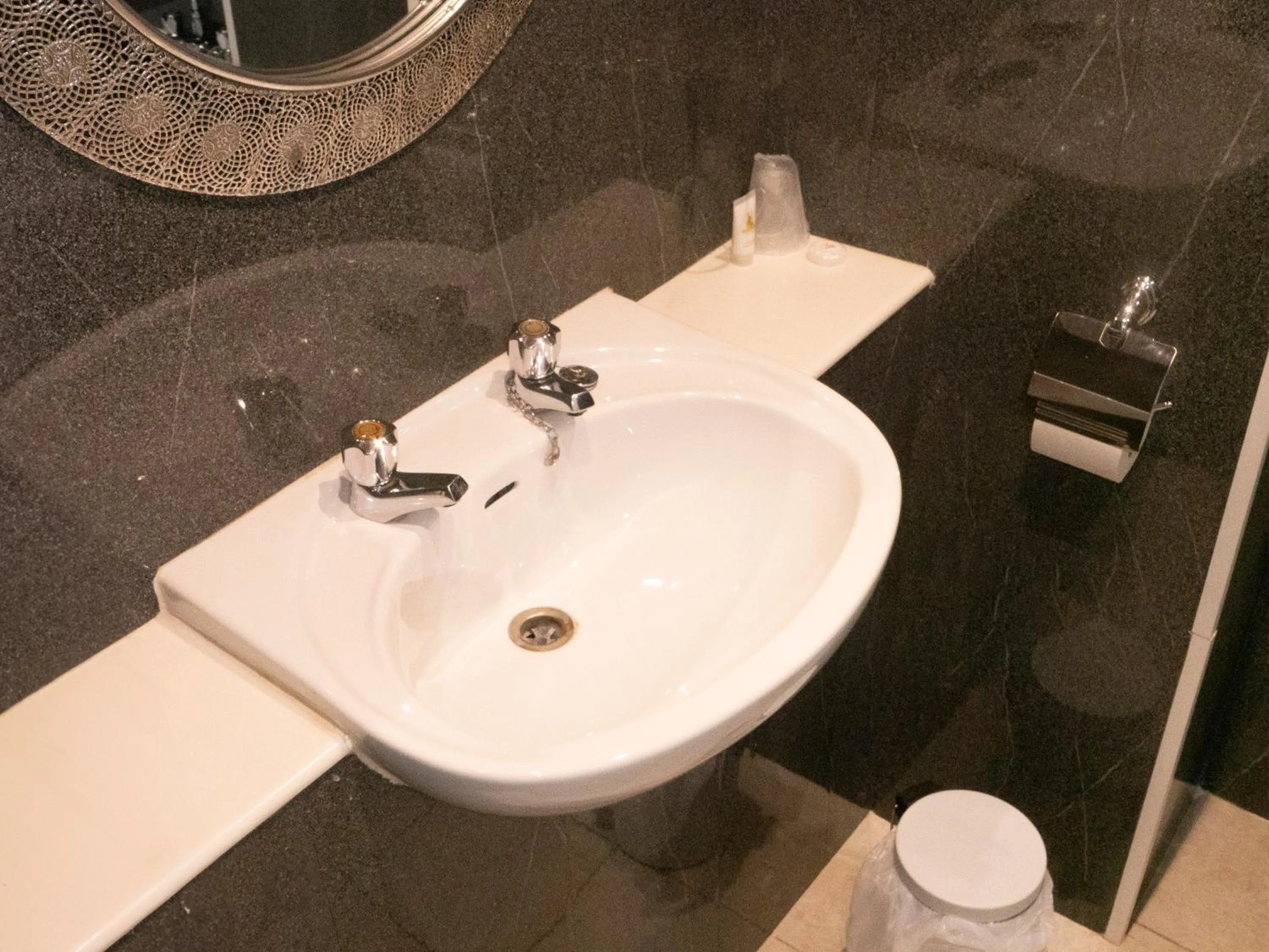 Bathroom in Britannia Hotel Newcastle Airport