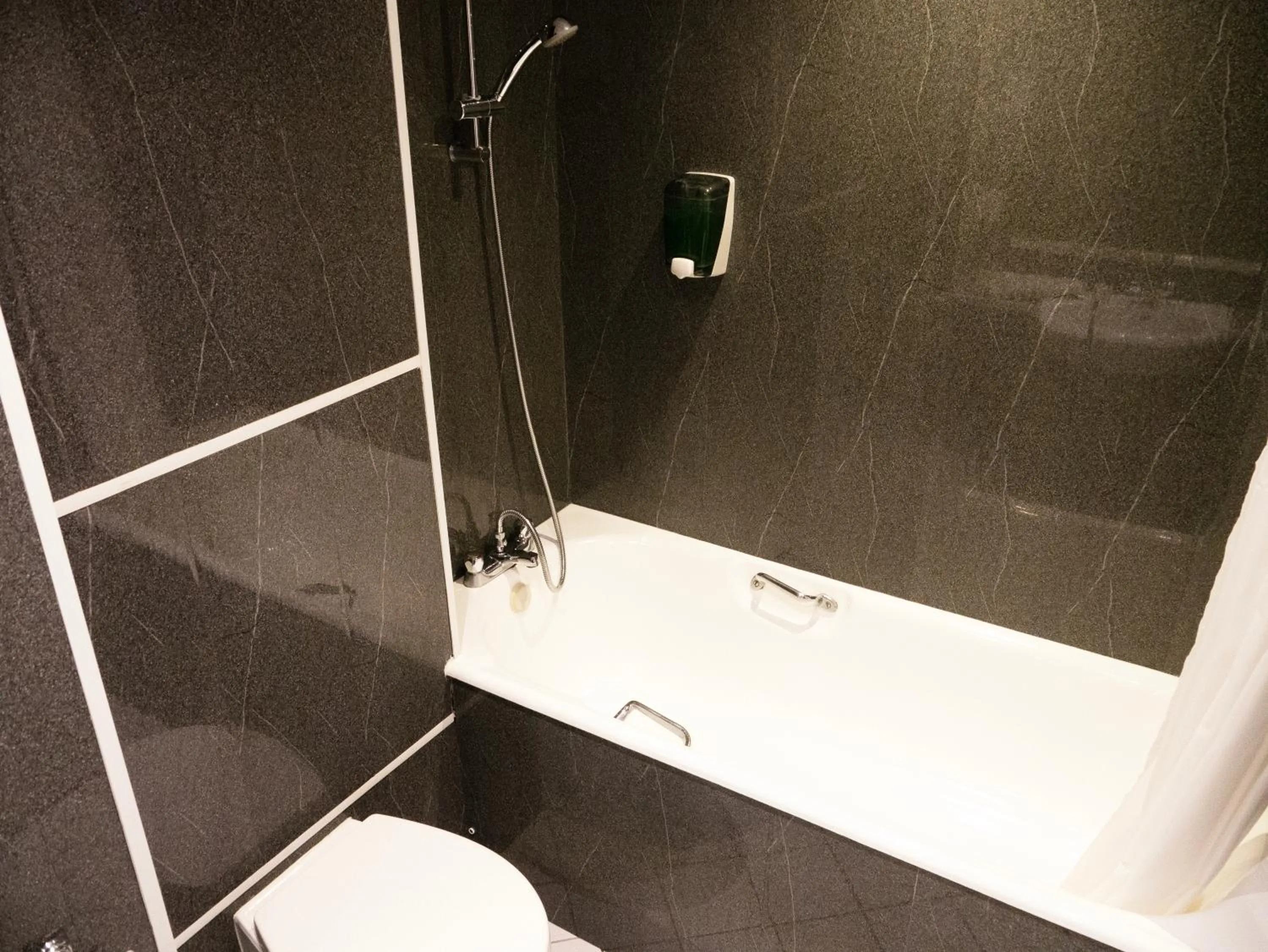 Bathroom in Britannia Hotel Newcastle Airport