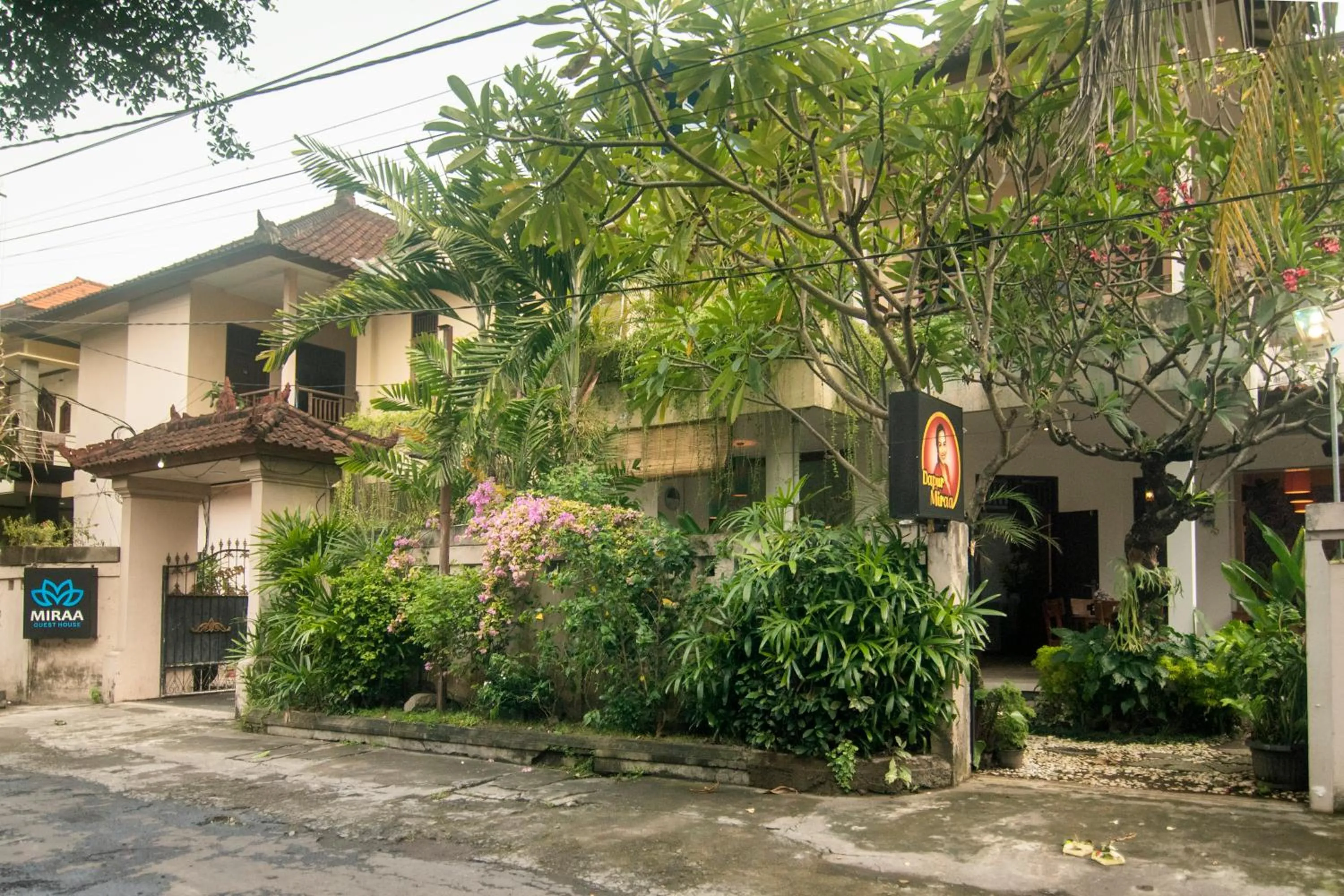 Property building in Miraa Guest House & Resto