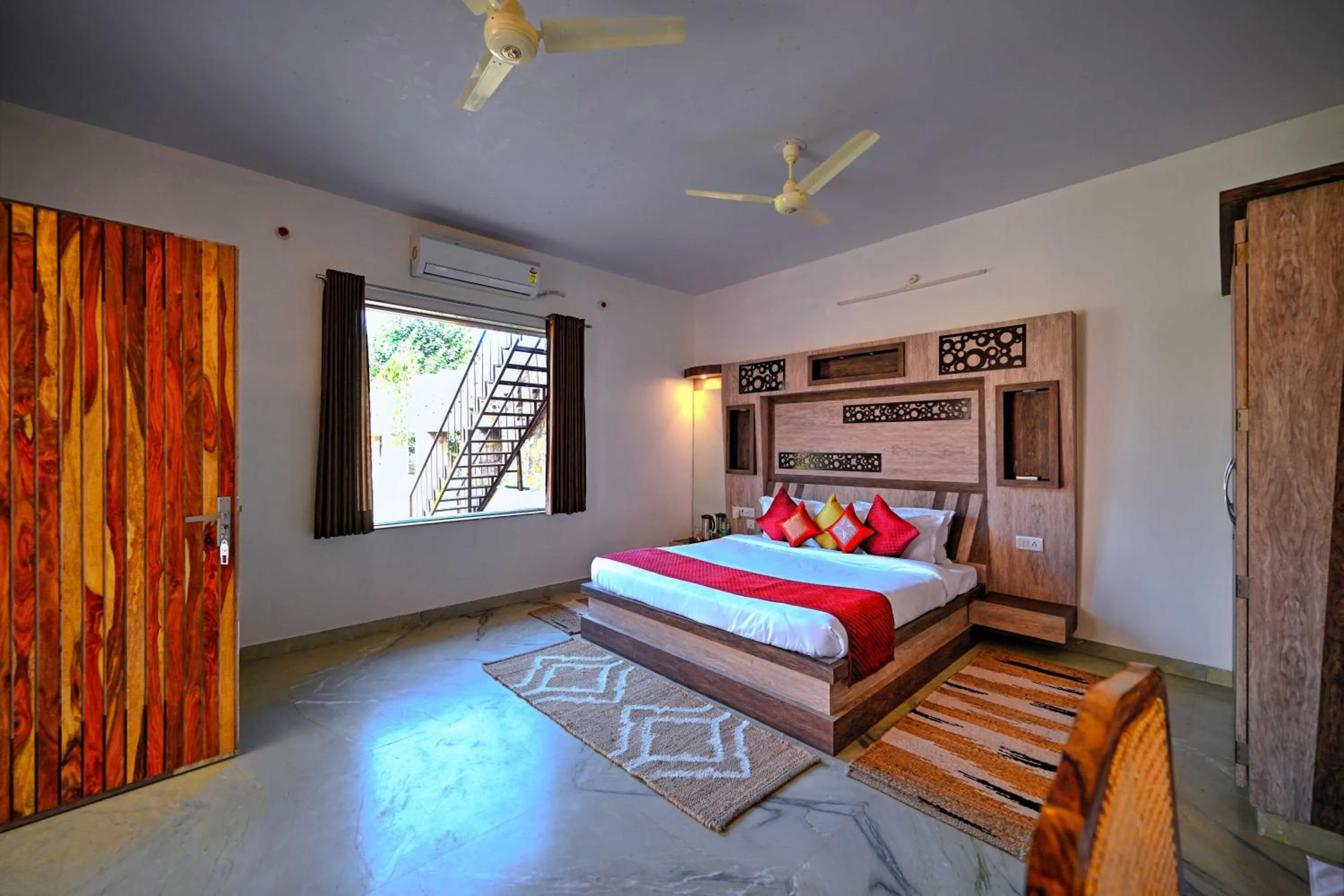 Bedroom, Bed in Aranya Vilas, Ranthambhore