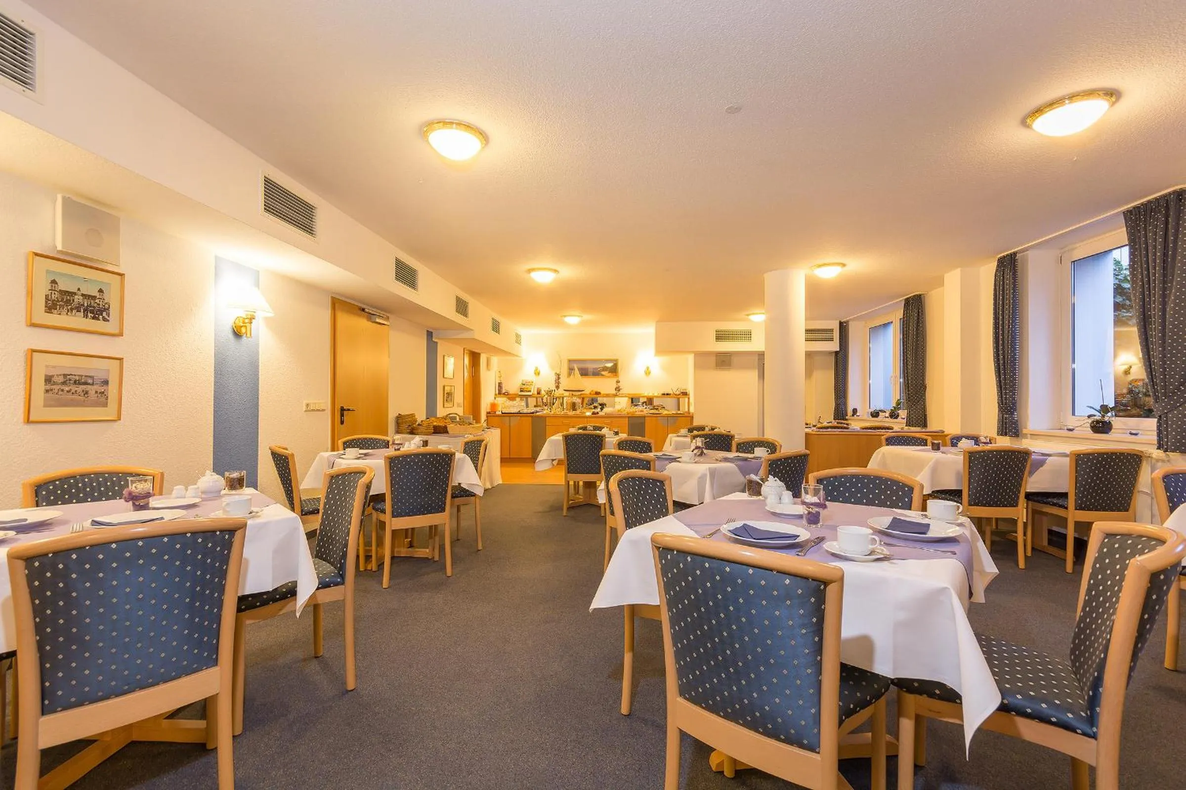 Restaurant/places to eat in Villa Osada