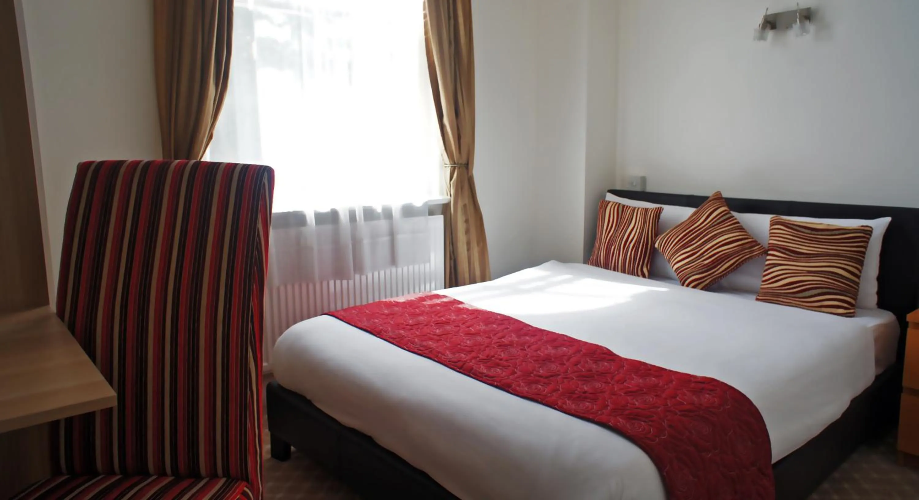 Bed in Westpoint Hotel