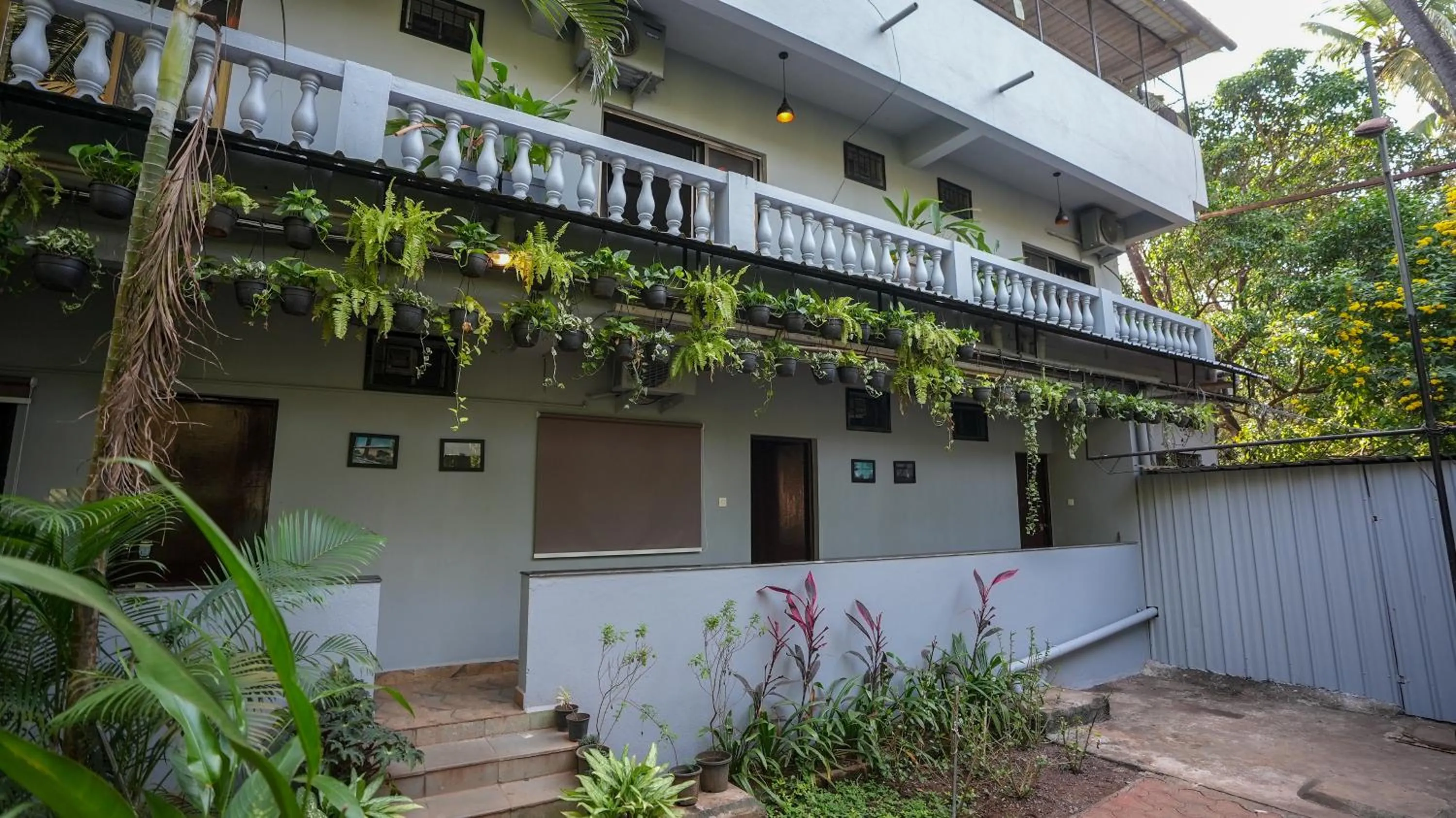 Day in Sortby Stays, Vagator