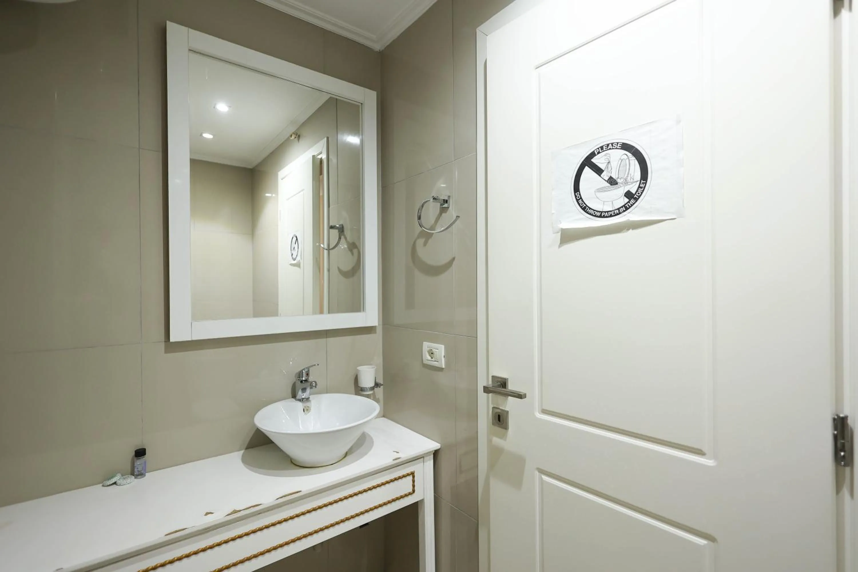 Shower in Apartments Flower Residence