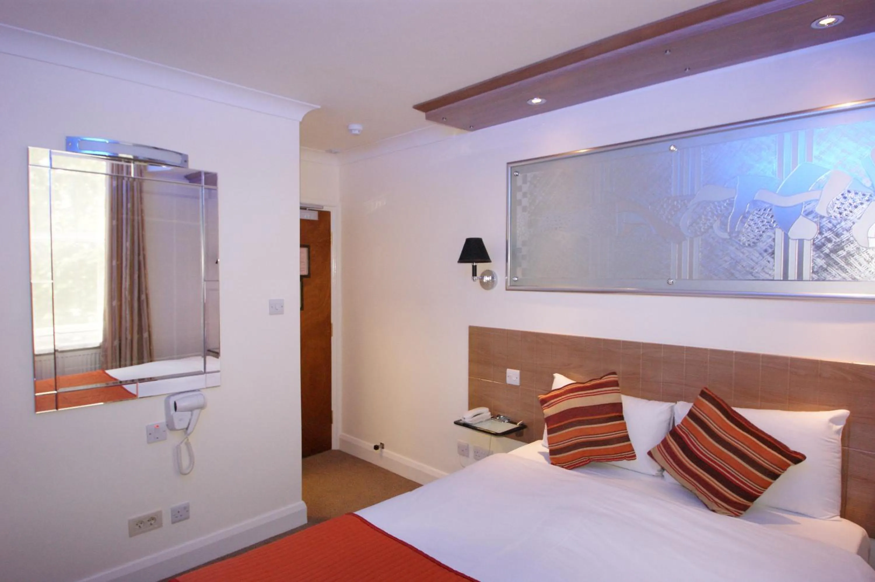 Photo of the whole room, Bed in Abbey Court Hotel - Hyde Park