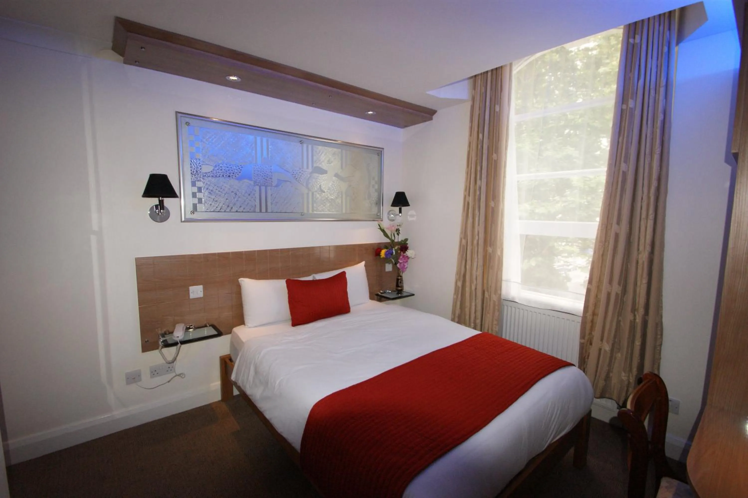 Photo of the whole room, Bed in Abbey Court Hotel - Hyde Park