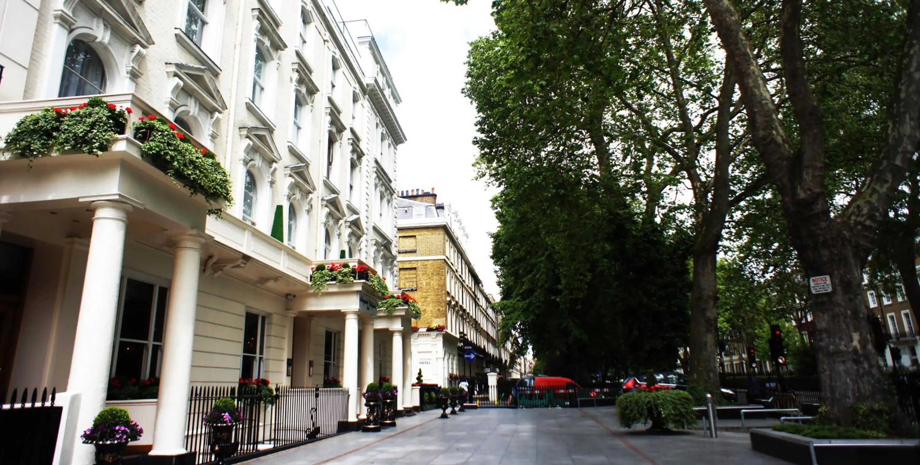 Facade/entrance in Abbey Court Hotel - Hyde Park
