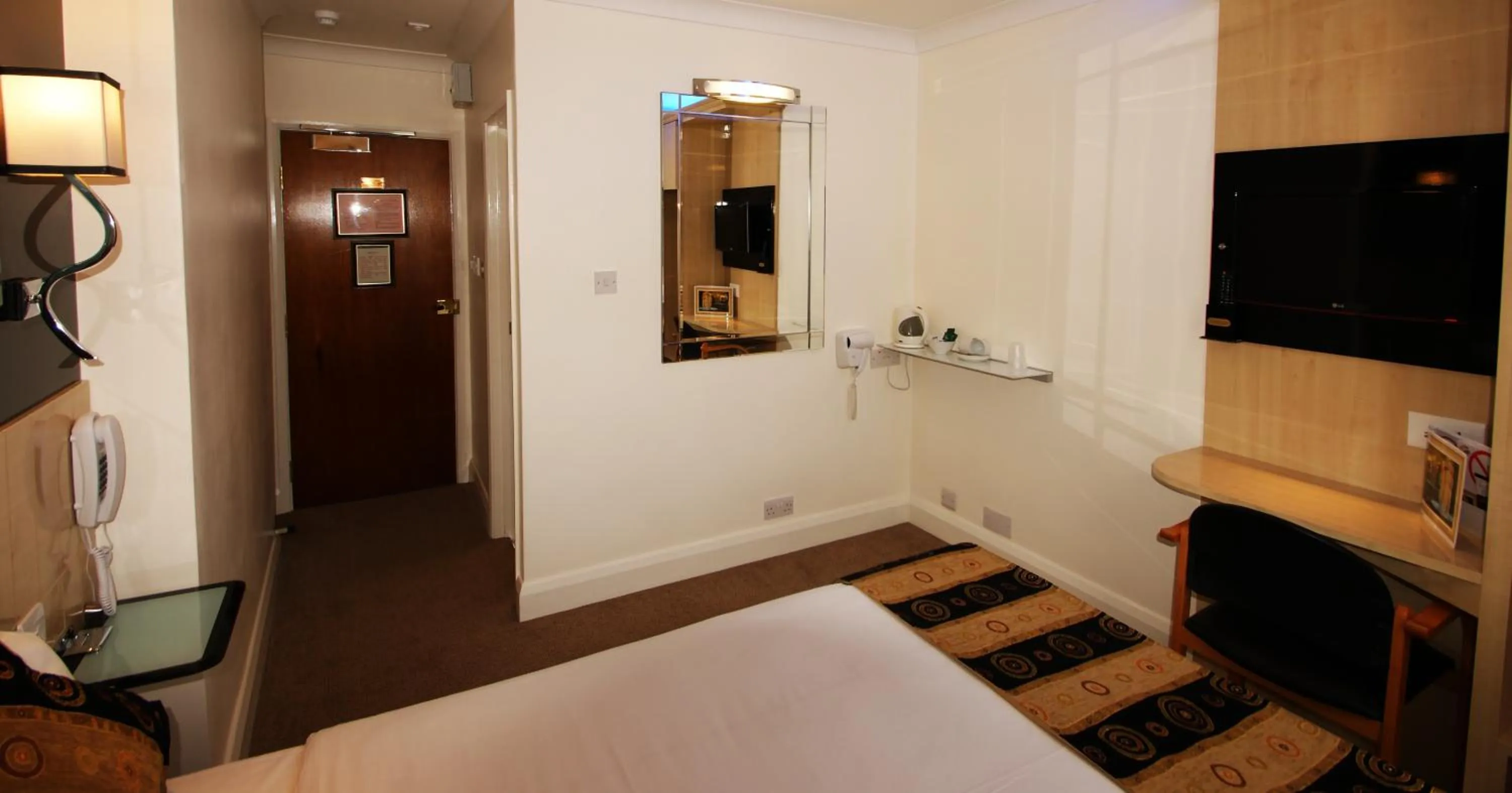 Bed in Abbey Court Hotel - Hyde Park