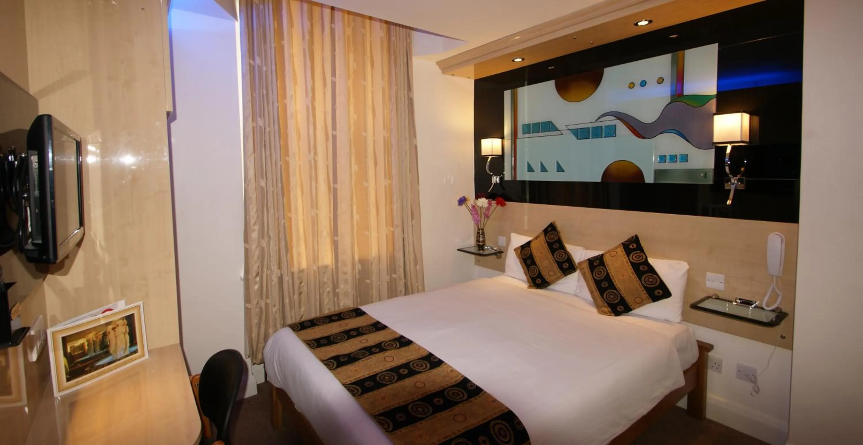 Bed in Abbey Court Hotel - Hyde Park