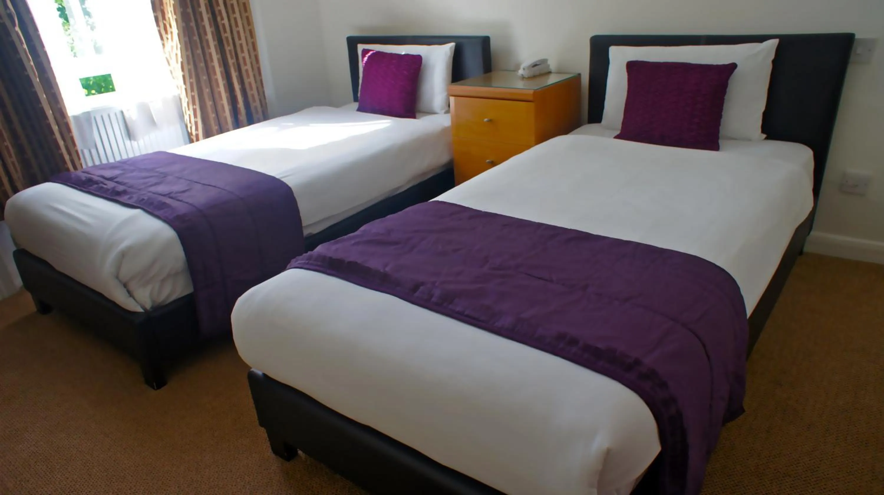 Photo of the whole room, Bed in Abbey Court Hotel - Hyde Park