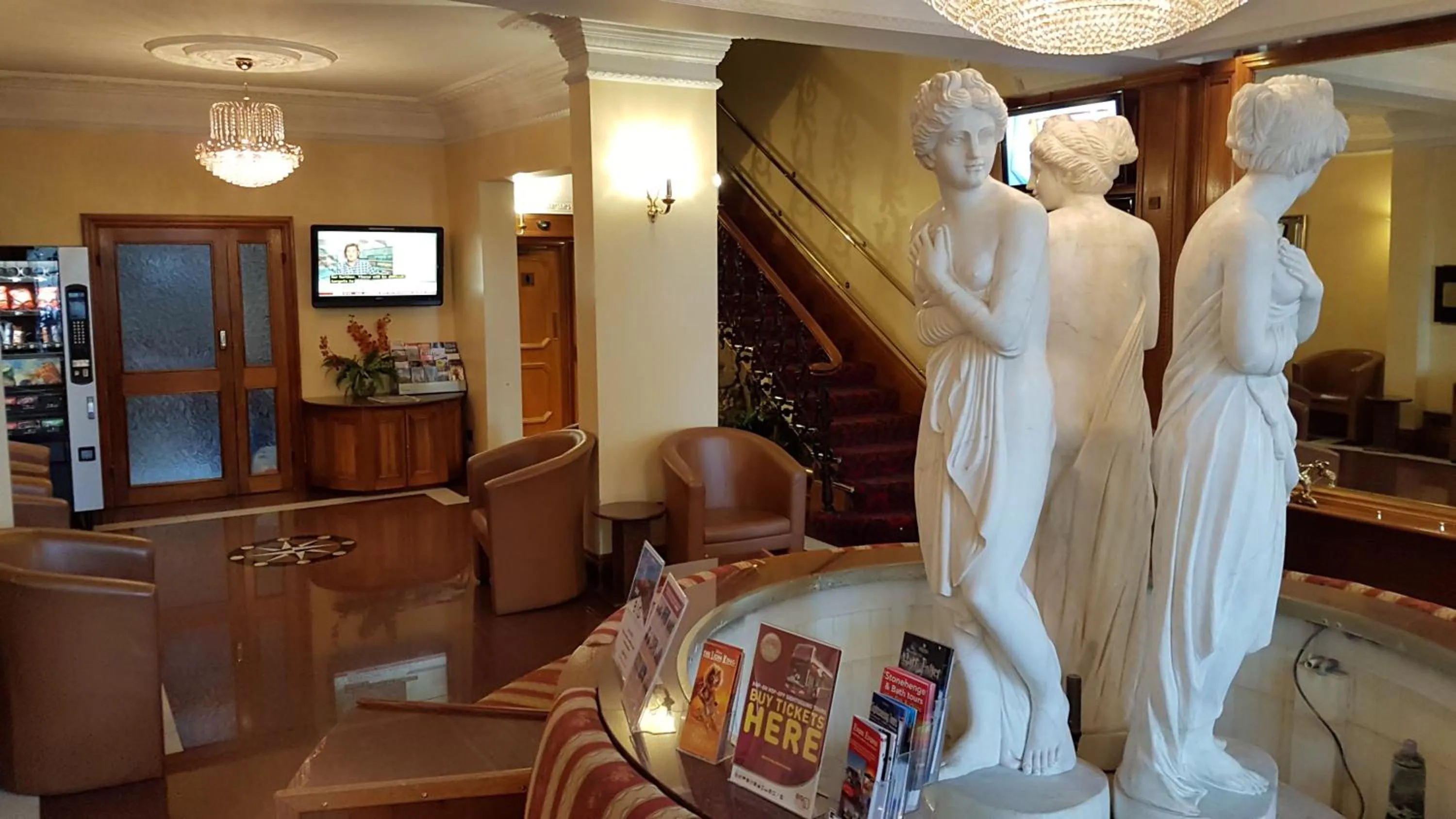 Lounge or bar in Abbey Court Hotel - Hyde Park