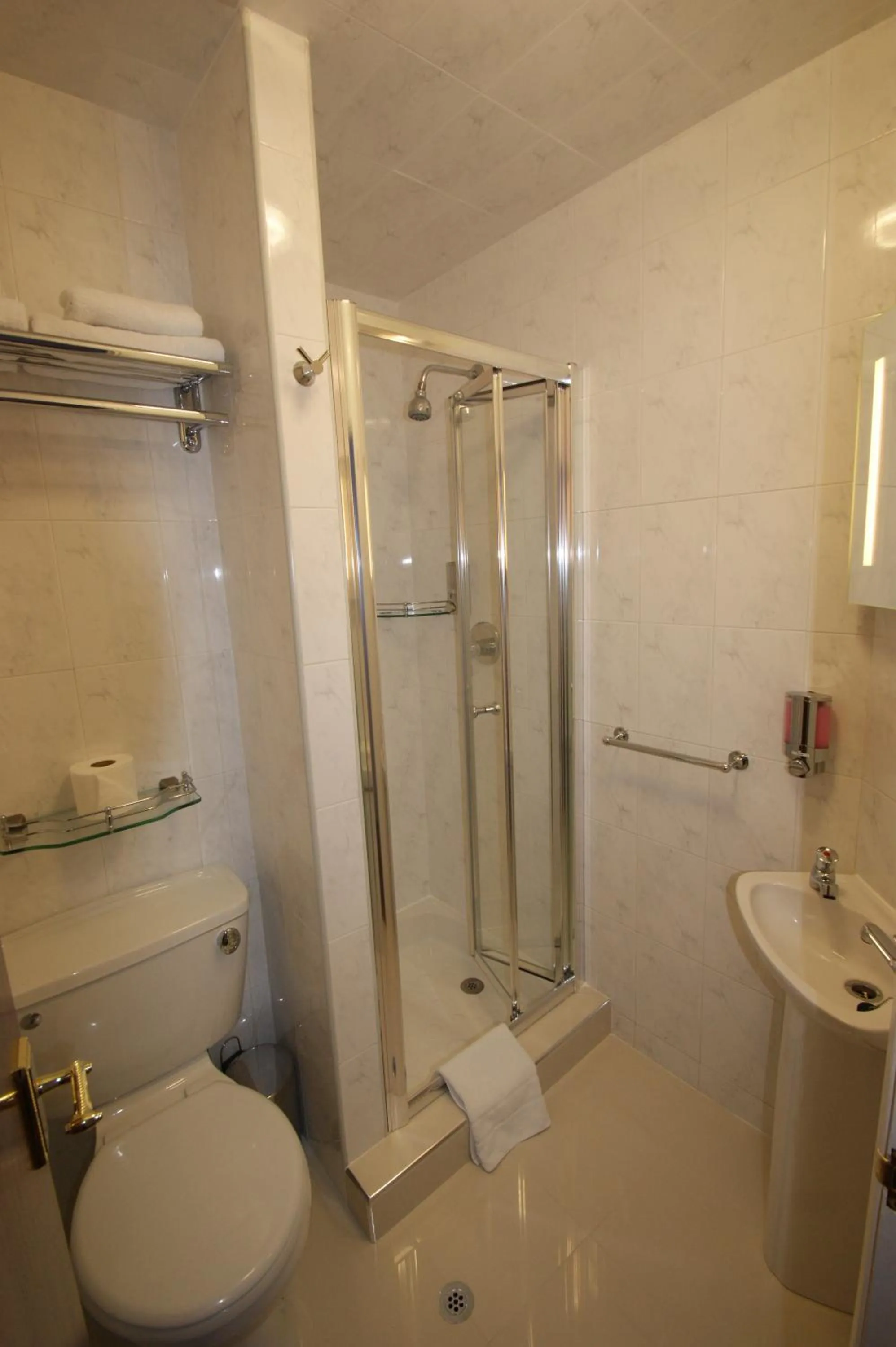 Bathroom in Abbey Court Hotel - Hyde Park