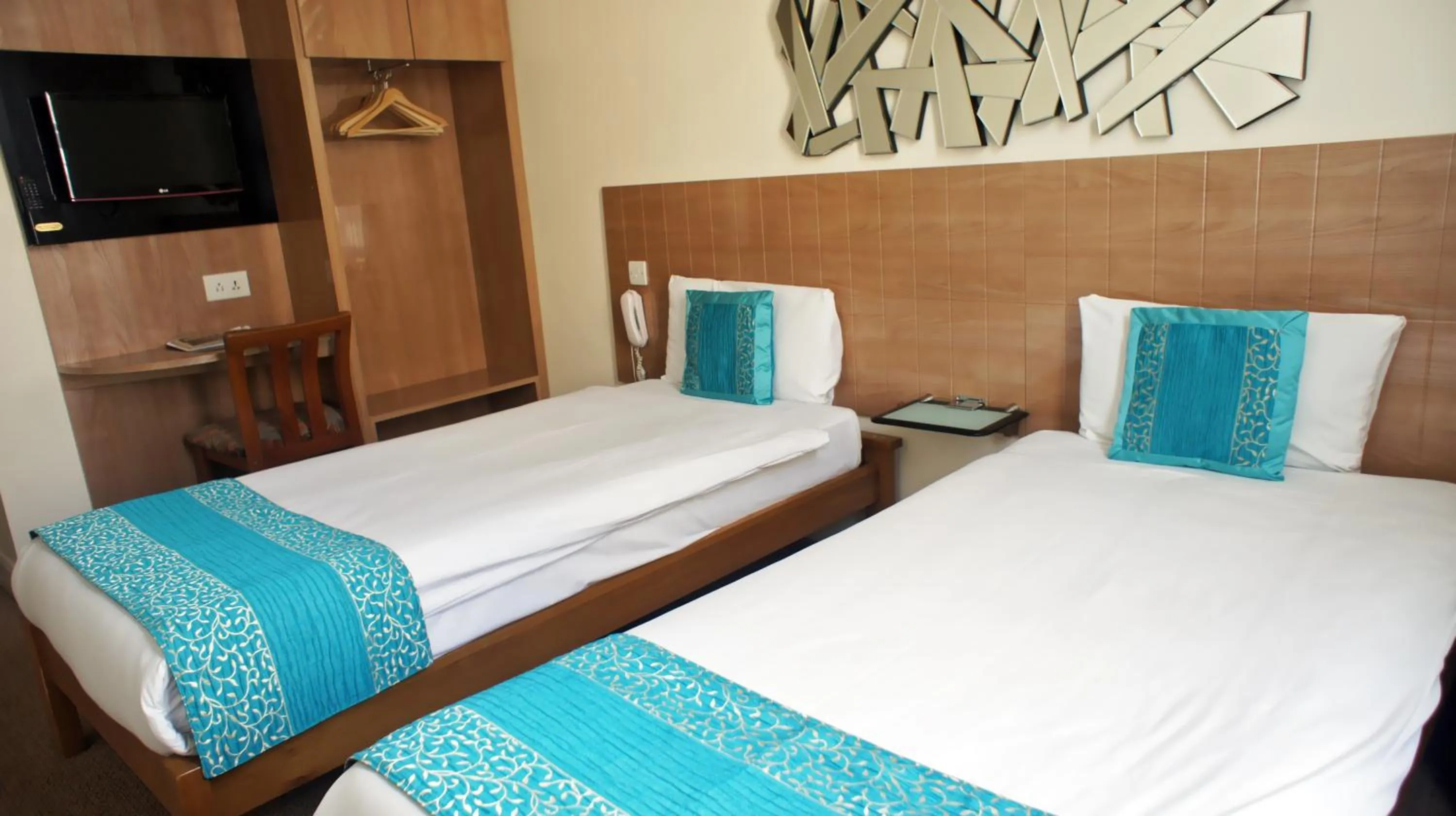 Bed in Abbey Court Hotel - Hyde Park