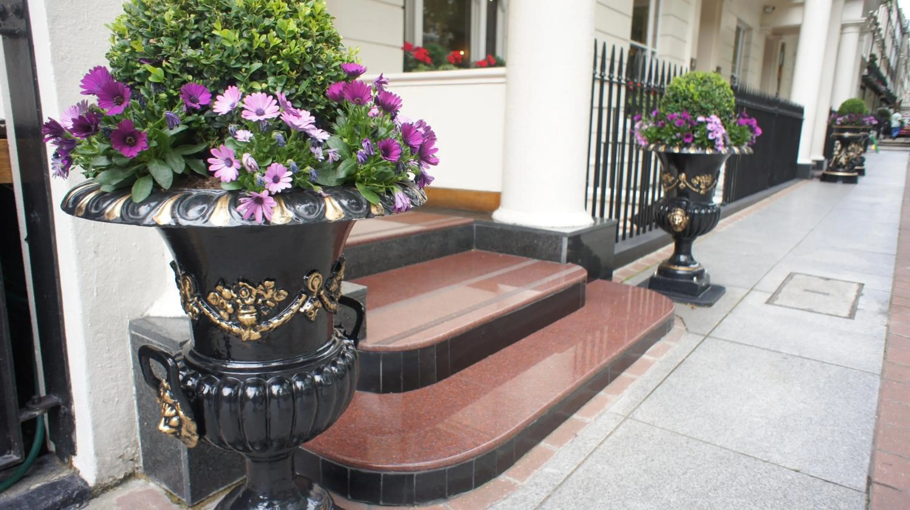 Facade/entrance in Abbey Court Hotel - Hyde Park