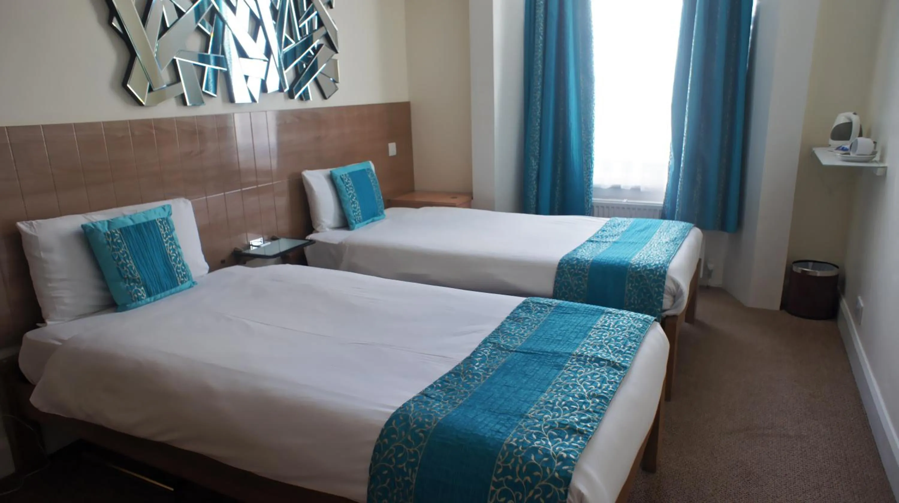 Photo of the whole room, Bed in Abbey Court Hotel - Hyde Park