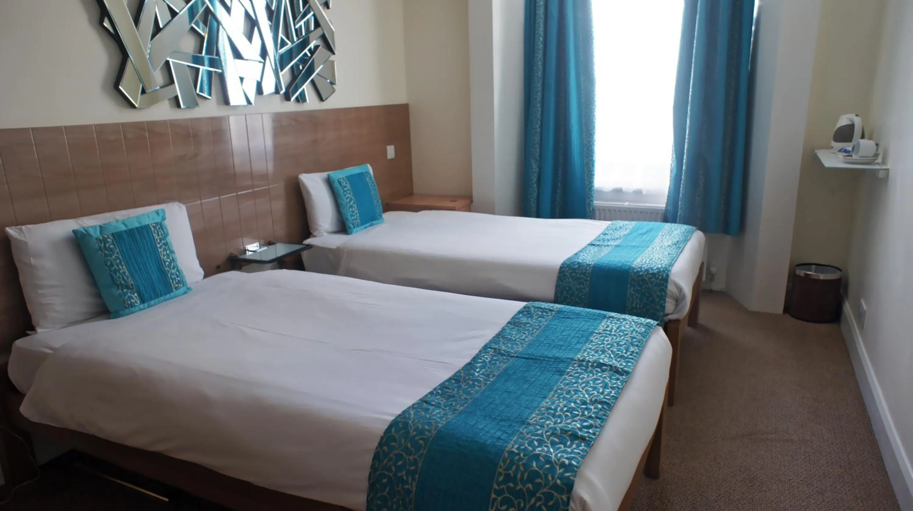 Photo of the whole room, Bed in Abbey Court Hotel - Hyde Park