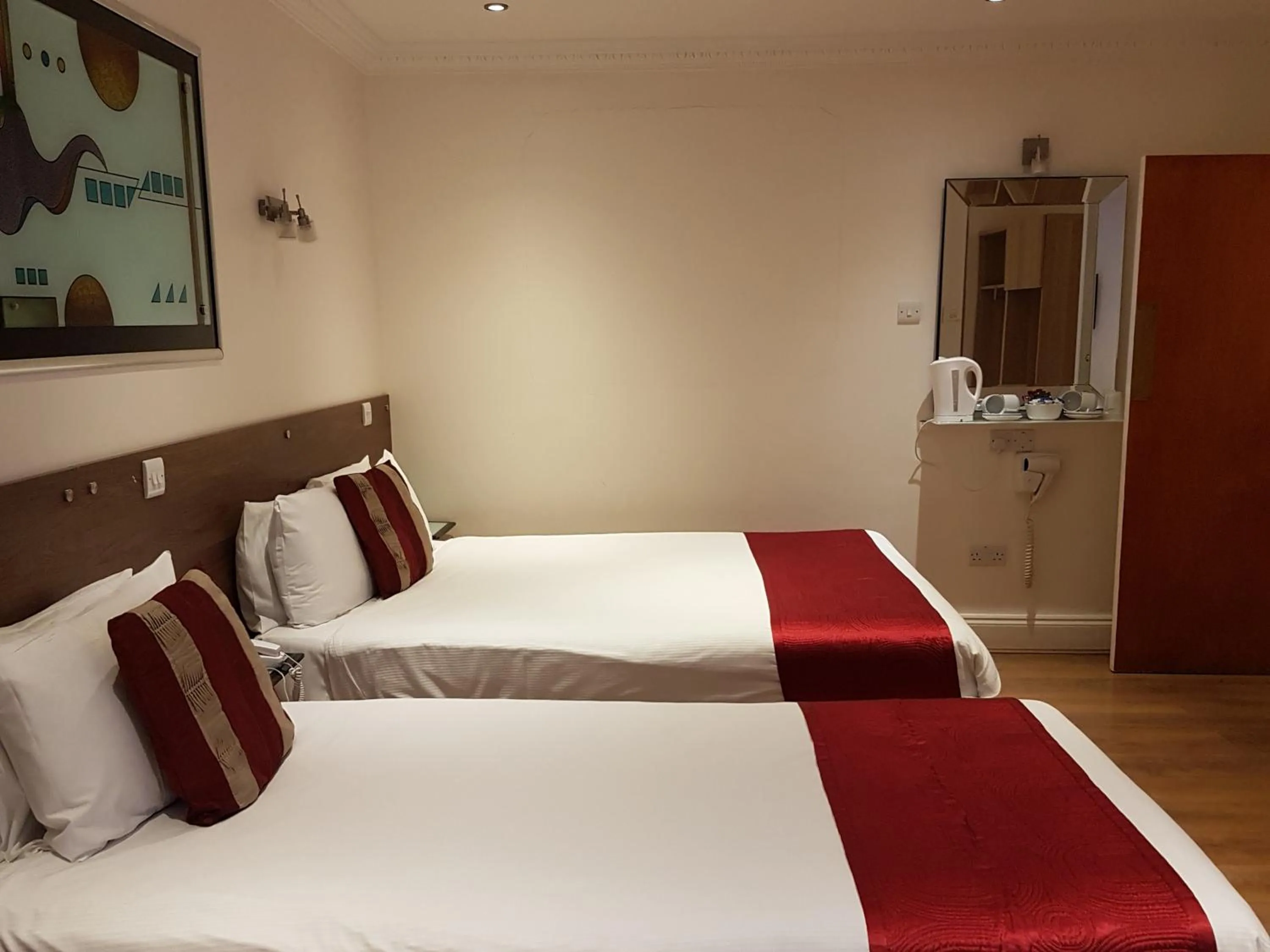 Bed in Abbey Court Hotel - Hyde Park