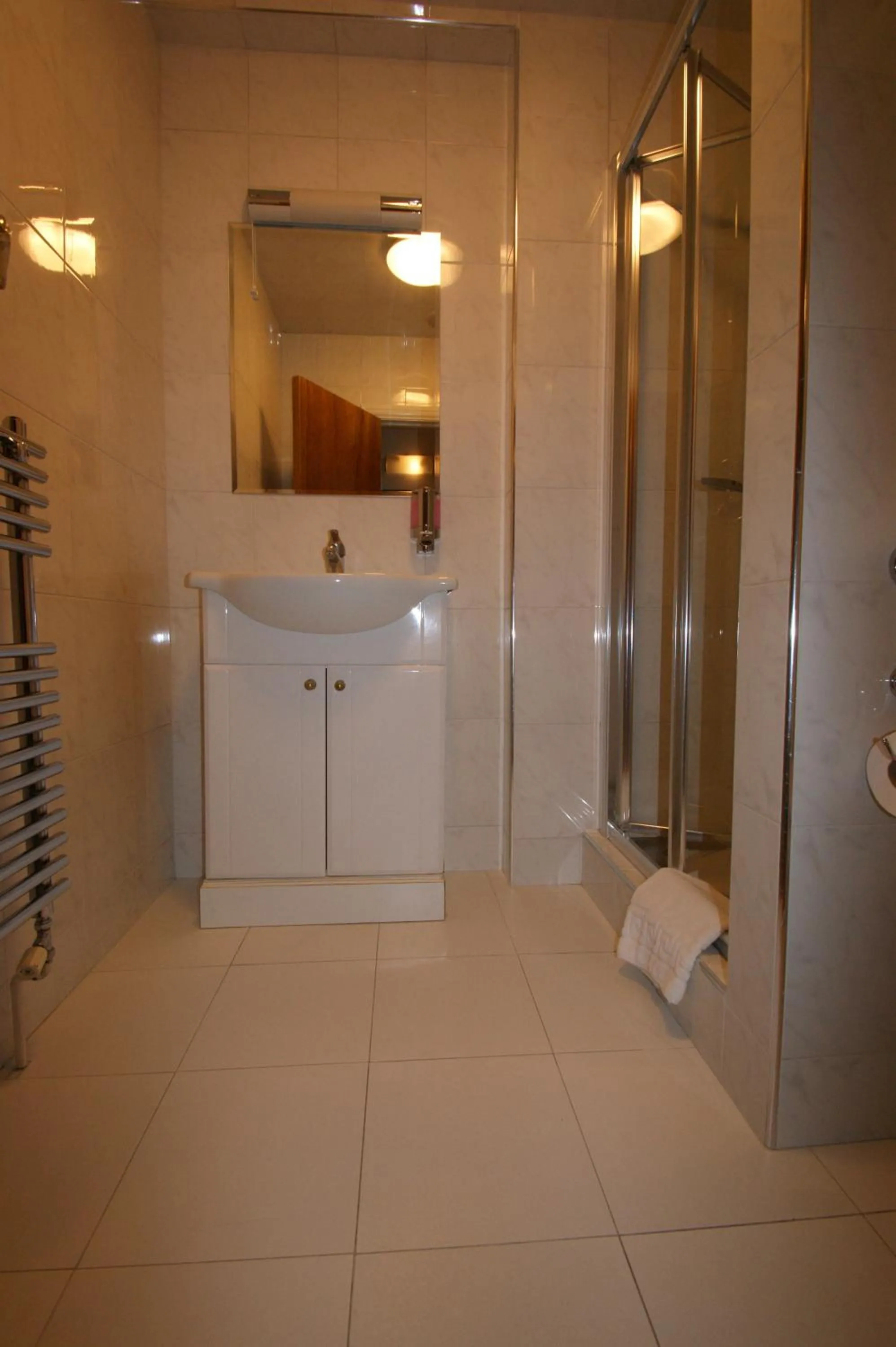 Bathroom in Abbey Court Hotel - Hyde Park