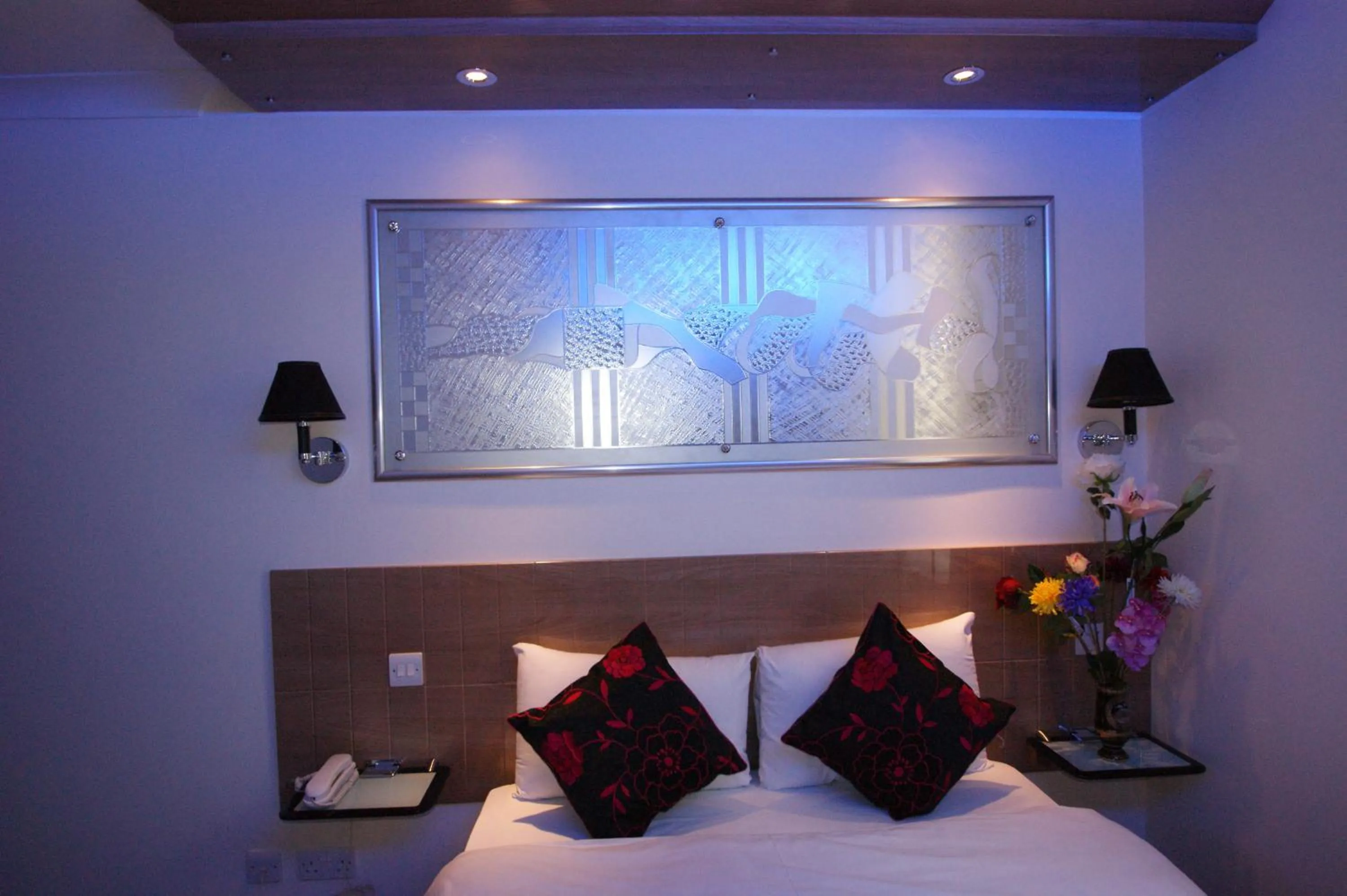 Bed in Abbey Court Hotel - Hyde Park