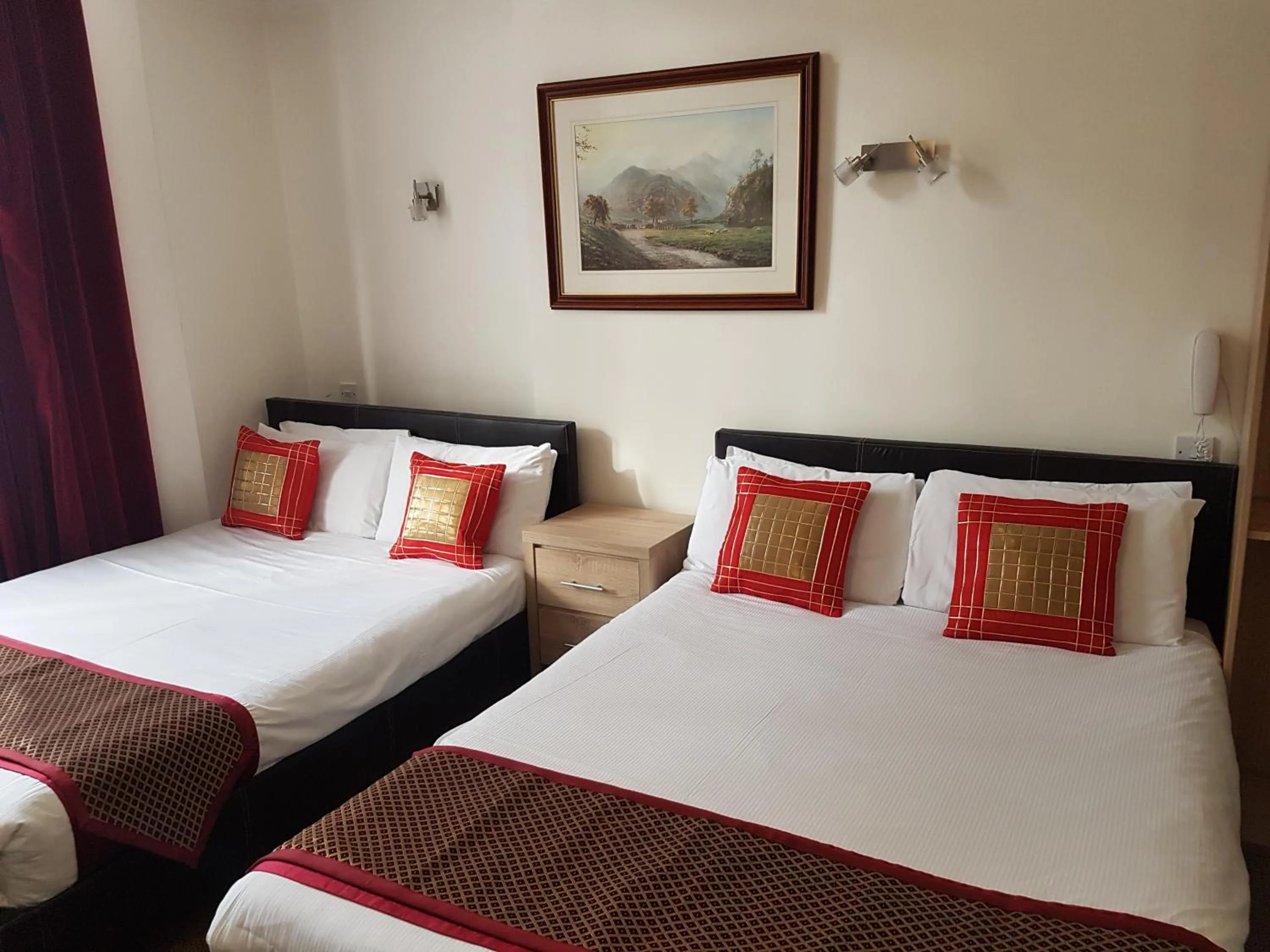 Bed in Abbey Court Hotel - Hyde Park