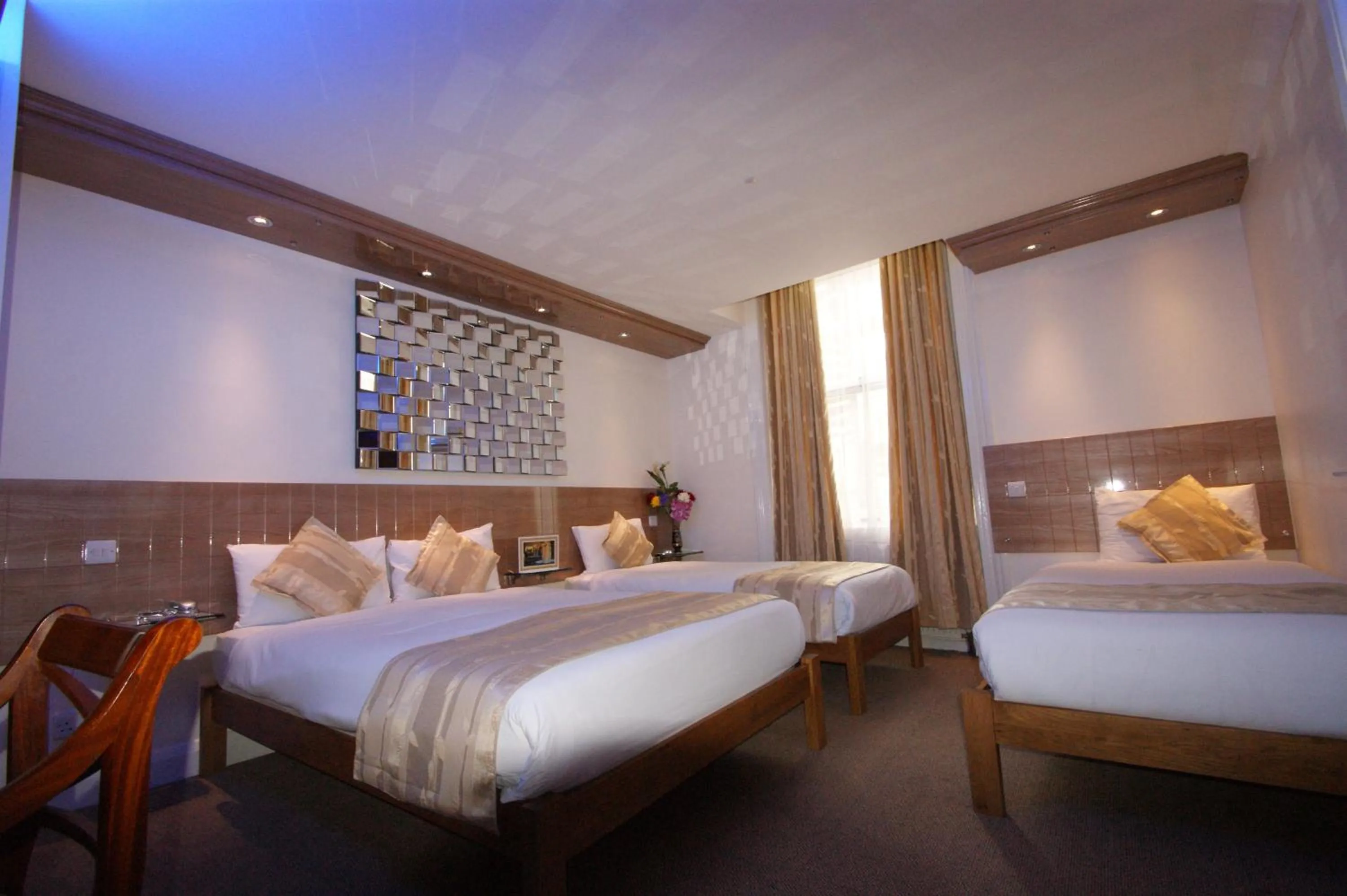 Photo of the whole room, Bed in Abbey Court Hotel - Hyde Park